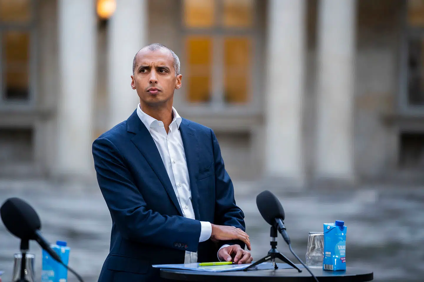 Udlændinge- og integrationsminister Mattias Tesfaye (S) præsenterede i denne uge et nyt lovforslag, som skal kunne sende blandt andet imamer i fængsel, hvis de blander sig i skilsmissesager. Institut for Menneskerettigheder vurderer i en ny rapport, at et enkelt tiltag ikke kan stå alene, hvis man ønsker at komme problemet til livs.