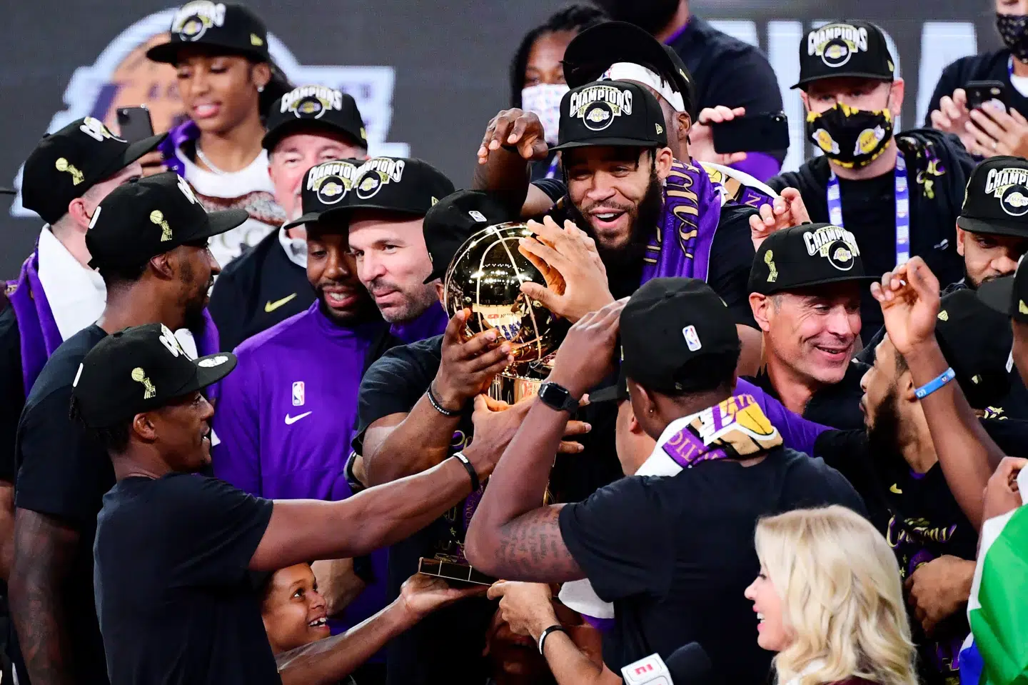 Los Angeles Lakers' spillere fejret holdets første mesterskab siden 2010 efter sejr over Miami Heat. Douglas P. Defelice/Ritzau Scanpix