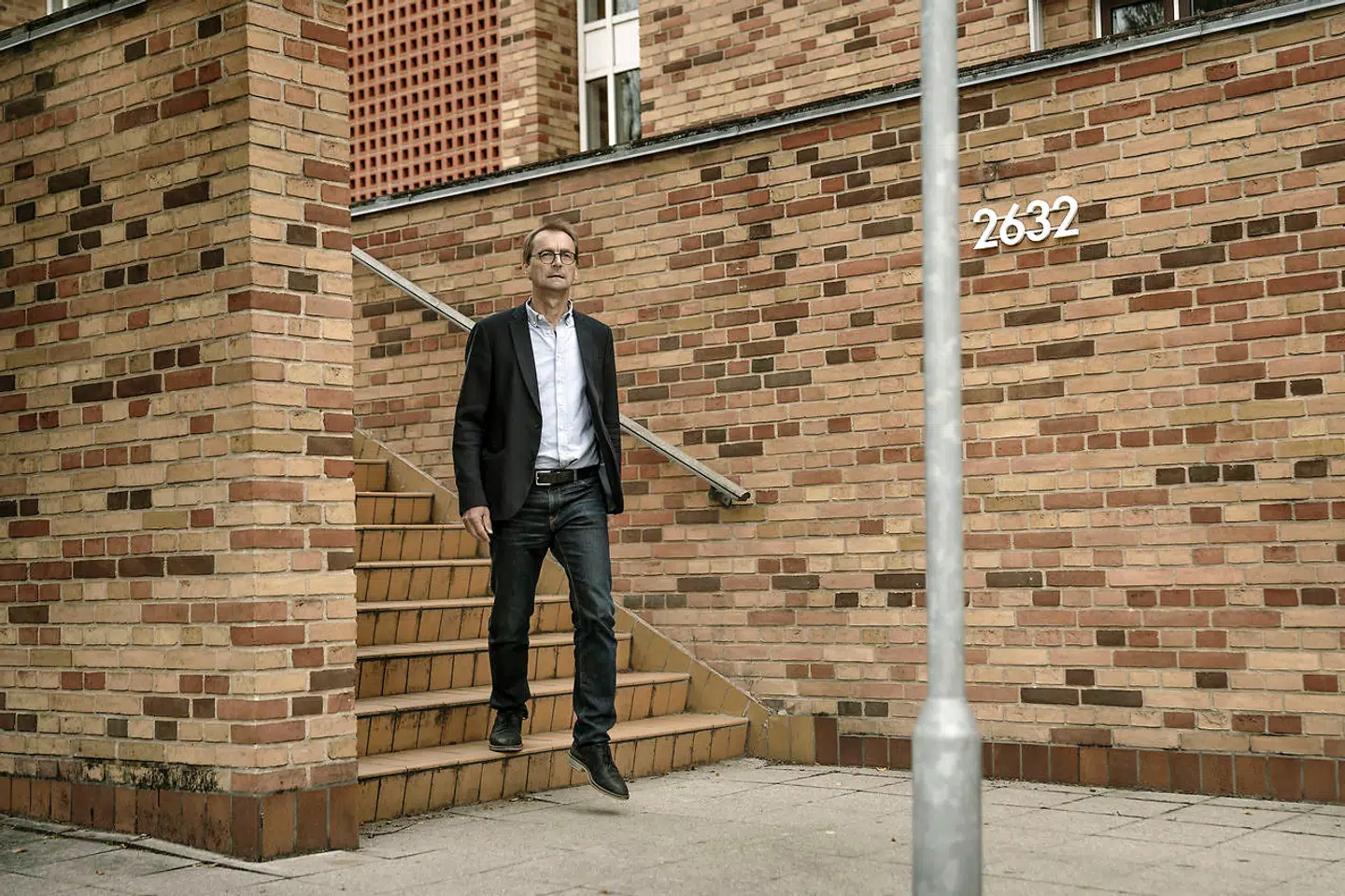 »Det er lidt som at køre i bil i meget tæt tåge på en vej, du aldrig har været ude af før. Og så må man håbe, at noget af den erfaring, man kan bringe med fra andre sammenhænge, trods alt gør, at man er en relativt erfaren chauffør,« fortæller Torben M. Andersen.