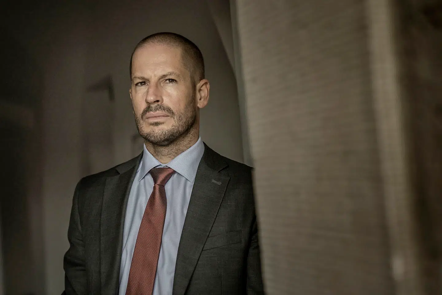 Jonas Christoffersen mangler blandt andet et godt argument for, hvorfor folk skal gå med mundbind på restauranter, men ikke i supermarkeder. Det skylder man de erhvervsdrivende en god begrundelse for, mener han.