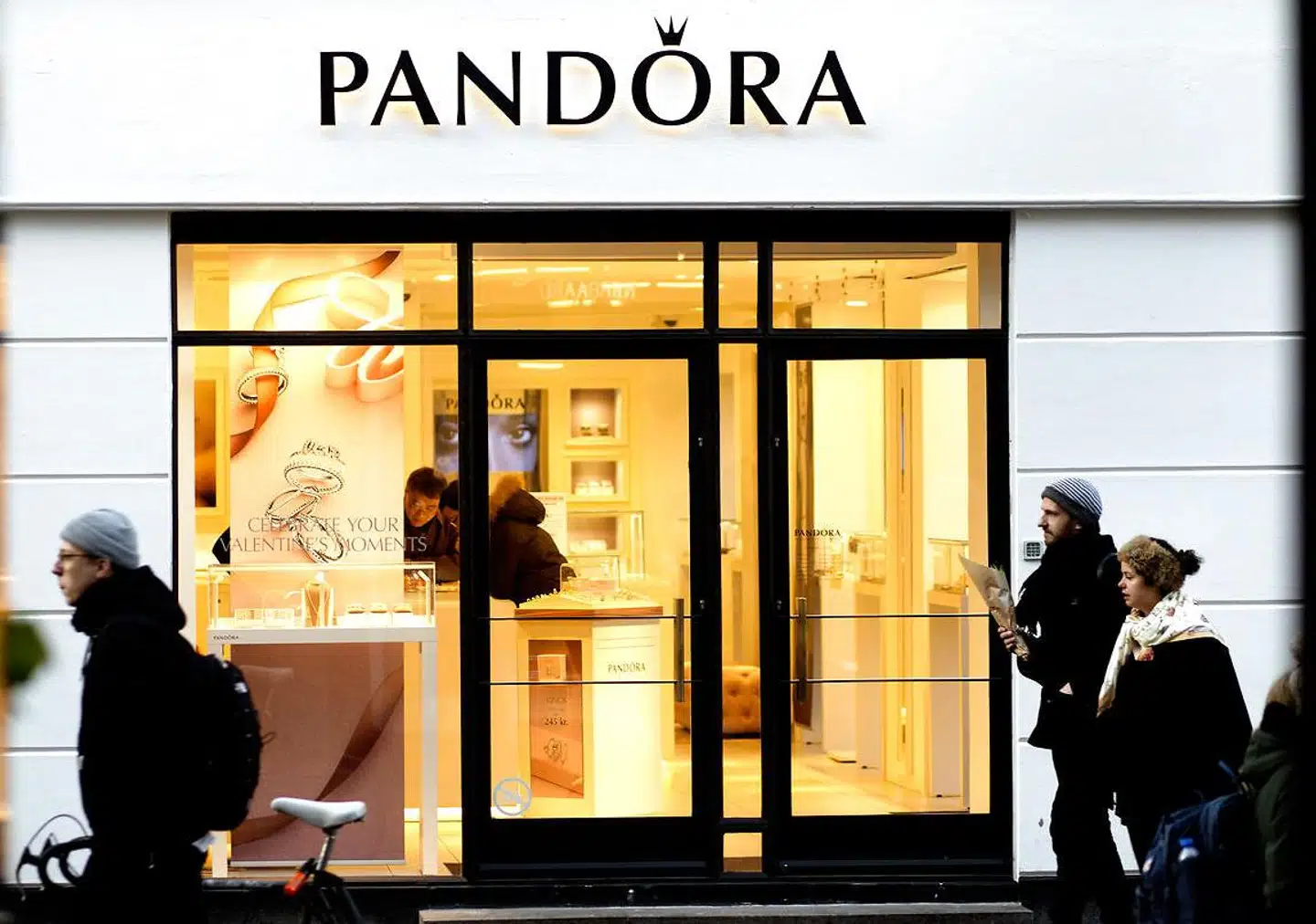 Pandora-aktien steg 17 procent fredag efter en beskeden opjustering af selskabets forventninger til indtjeningen i 2020.