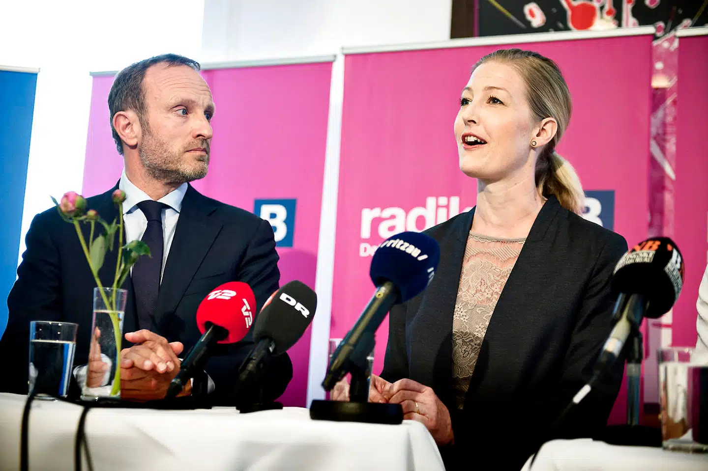 Martin Lidegaard og Sofie Carsten Nielsen var onsdag i kampvalg om at blive de Radikales nye politiske leder. Under diskussionerne på et højspændt gruppemøde blev en gammel sag fra et dansegulv pludselig bragt op.