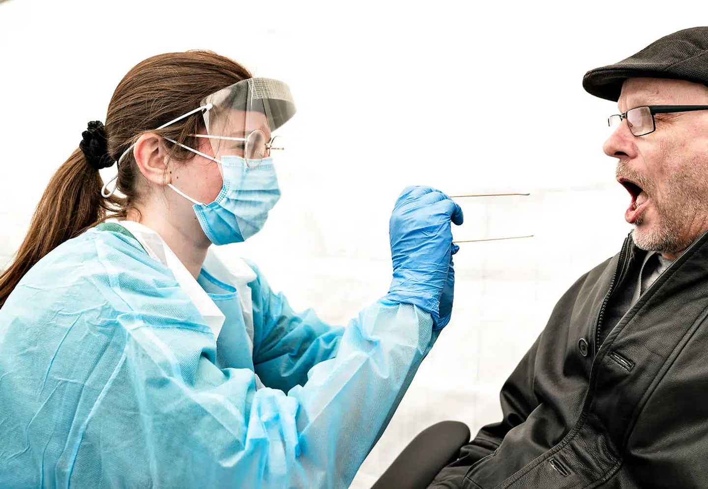 Aktuelt testes der over 50.000 personer om dagen, og der arbejdes hen imod at kunne udføre 70-80.000 test, men det vil næppe være nok, vurderer formanden for Danske Regioner.