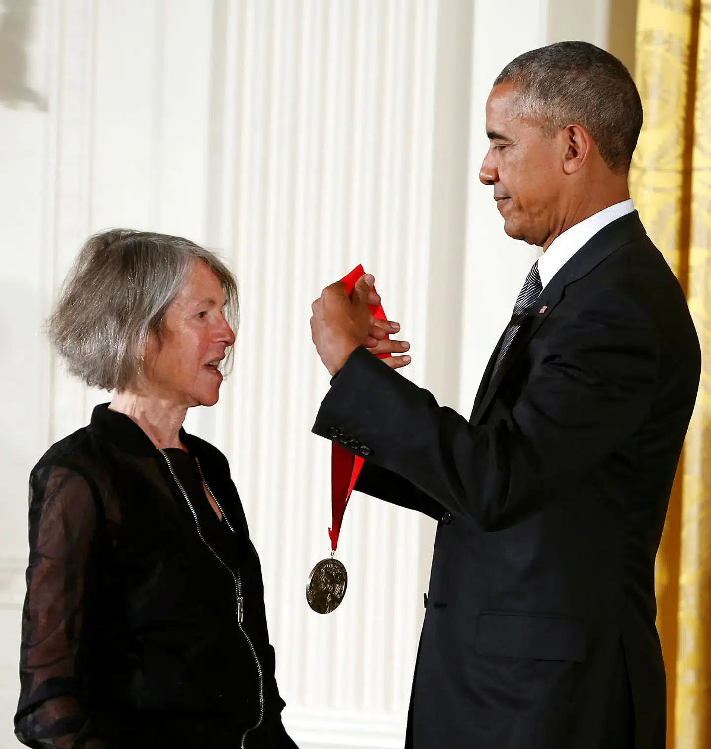 Arkivfoto. Præsident Barack Obama overrakte i 2016 Louise Glück National Humanities Medal.