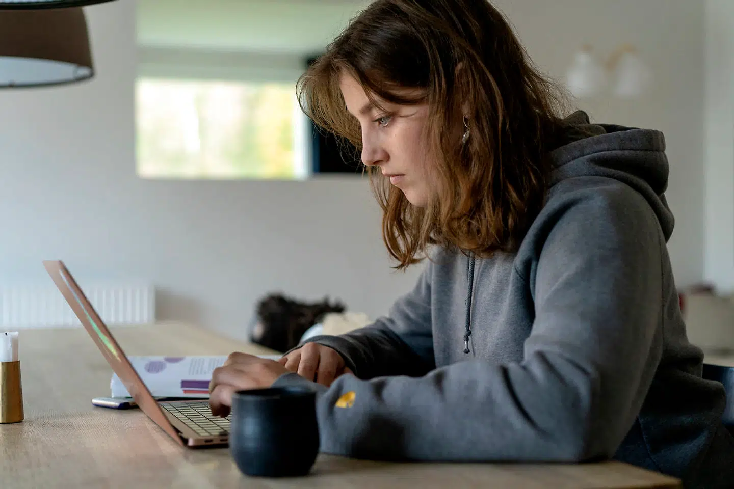 Caisa Westergaard går i 1. g på Aurehøj Gymnasium og har mellem fire og seks moduler af halvanden times varighed med faget naturvidenskabeligt grundforløb om ugen. Derfor er det meget undervisning, hun går glip af på en enkelt uge.