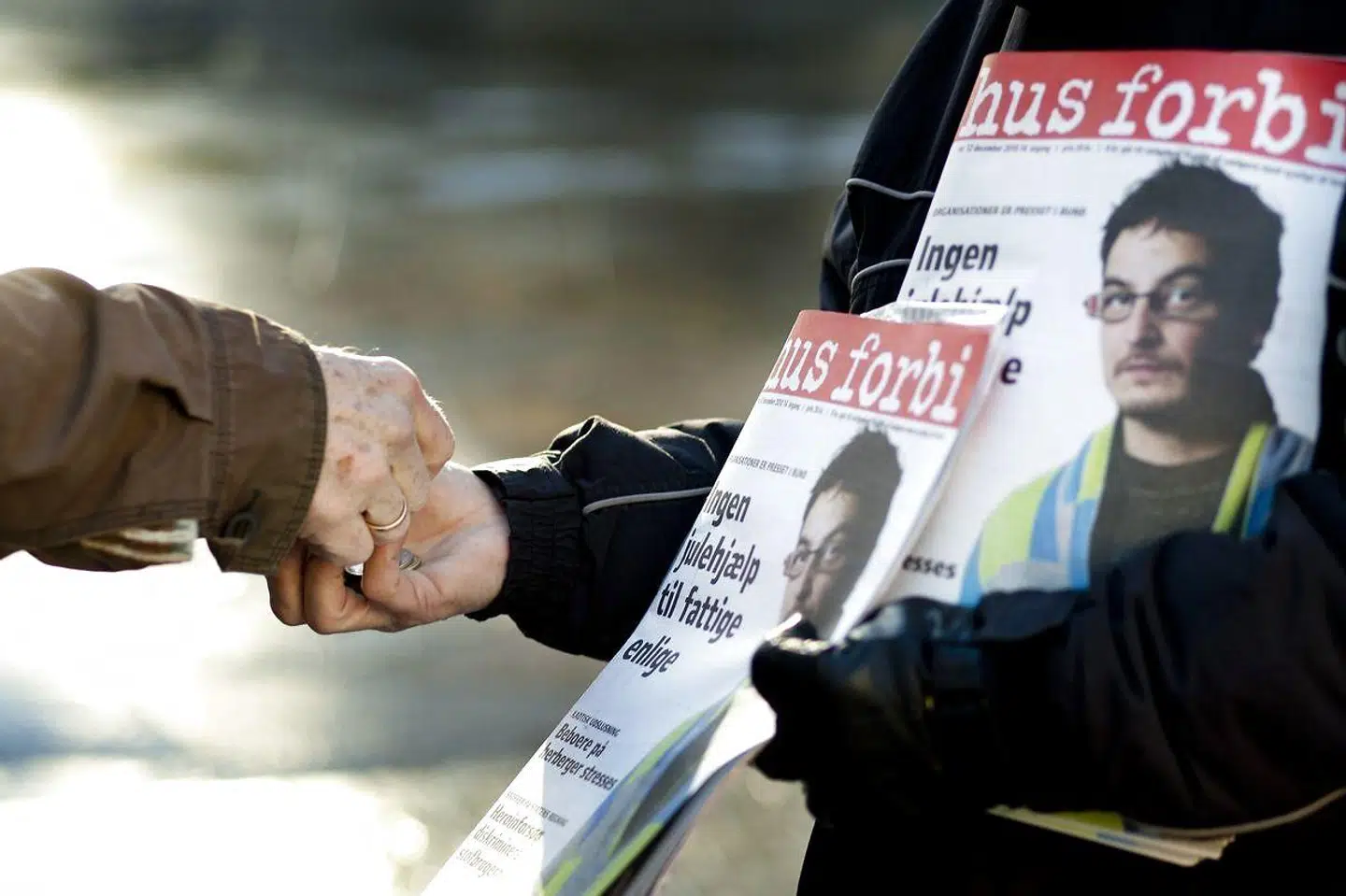 »Jeg støder kun på dette segment af medmennesker, når de forsøger at sælge mig et eksemplar af Hus Forbi foran indgangen til Irma (...). Vi er sådan et samfund, der udsteder forbud mod elendigheden og forventer, at den på egen hånd forføjer sig fra vores åsyn,« skriver Johanne Thorup Dalgaard.