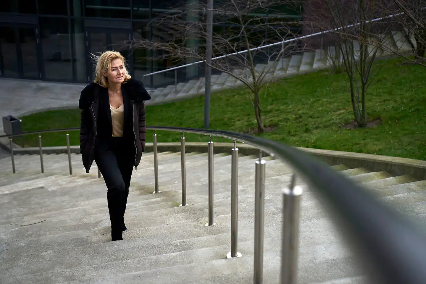 Marlene Wind, som er EU-forsker og professor i statskundskab ved Københavns Universitet, understreger, at det er en alvorlig sag at blive trukket i domstolen.