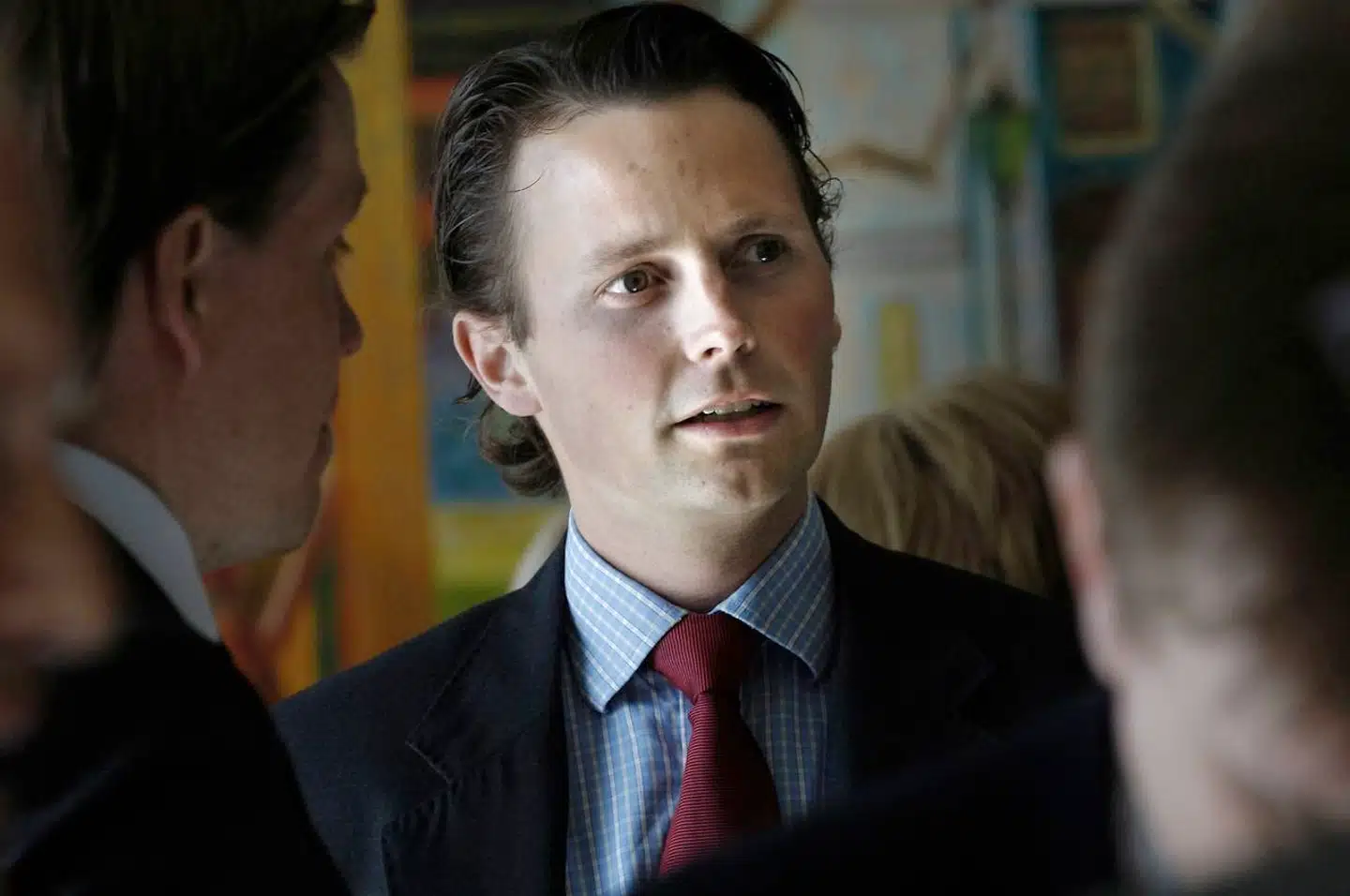 Den norske rederiarving Thomas Wilhelmsen er raget uklar med tre andre grene af familien, der mener, at han sidder for tungt på magten i rederigruppen Wilh. Wilhelmsen og familiens holdingselskaber, og at den eksisterende ejerstruktur er umoderne og patriarkalsk.