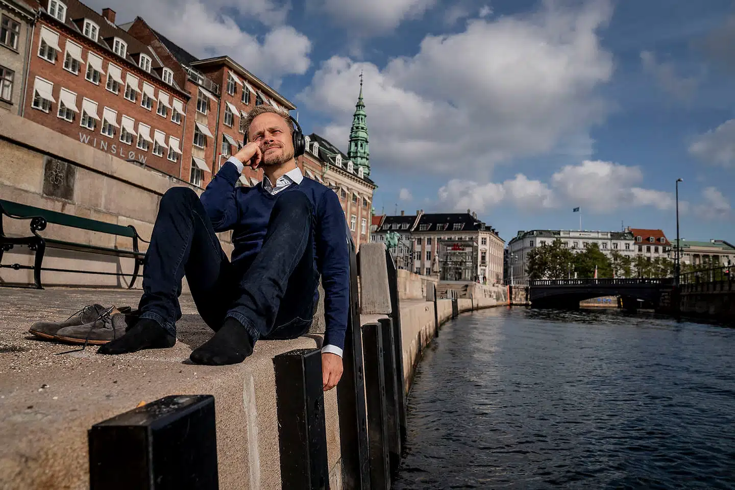 »Jeg sad med nogle lister over hårde hvidevarer fra Siemens, hvorefter jeg gennemgik alle konkurrenternes priser og satte vores pris til at være én krone billigere. En dag kom der pludselig en ordre, og så begyndte det,« fortæller Esben Gadsbøll om sine tidlige iværksætterår.