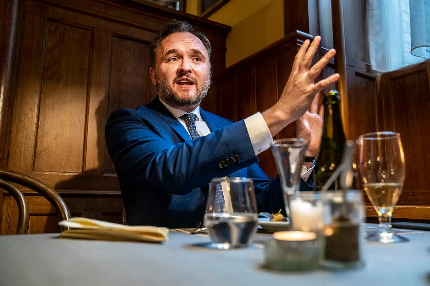 »Jeg elsker løg. Den magiske grønsag der kan være skarp, stærk, sød eller salt, alt efter hvordan man tilbereder den,« erklærer Dan Jørgensen.