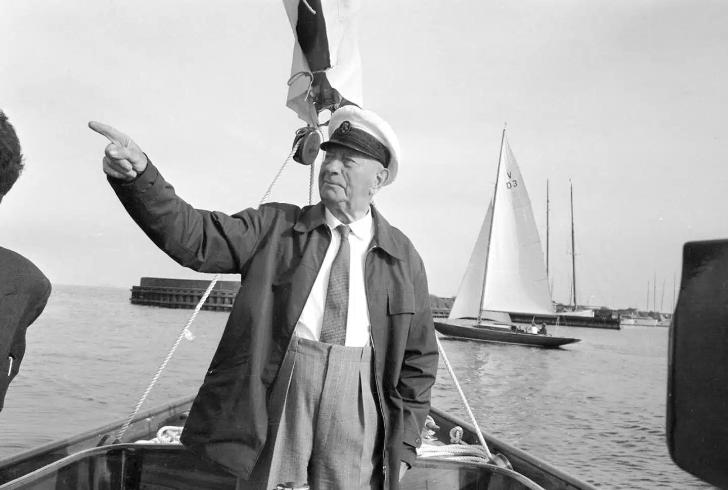 A.P. Møller – Mærsk er stiftet i 1904 af Arnold Peter Møller. Her ses han i 1960 om bord på sin lystyacht. Den dag i dag er virksomheden fortsat Danmarks største målt på omsætning.