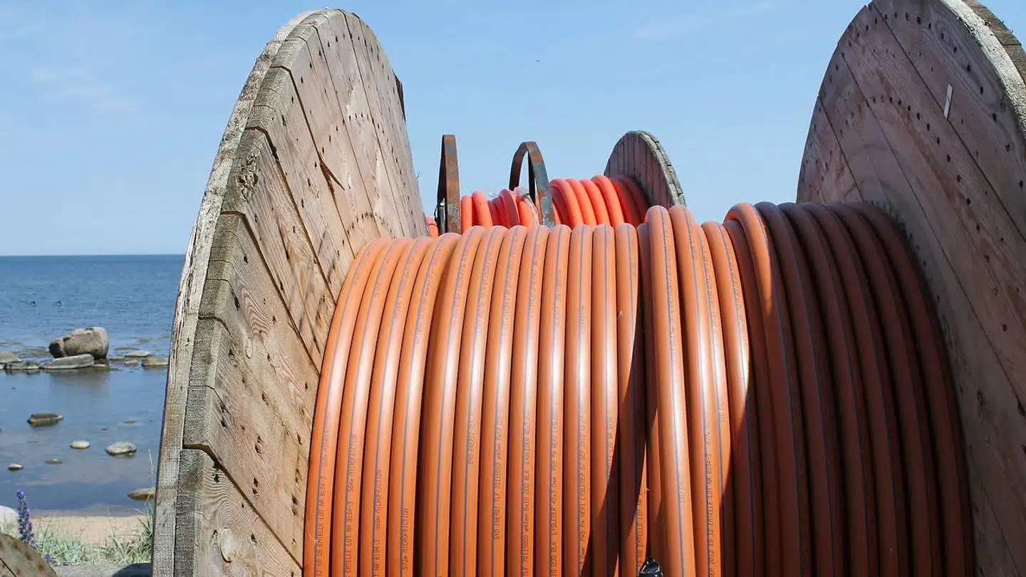 Efter i årevis at være gået efter erhvervskunderne alene vil den skandinaviske internetgigant GlobalConnect fra årsskiftet koble private husstande på sit fibernet, som konstant udbygges. GlobalConnect går blandt andet efter sommerhusområder og andre steder, hvor interessen for hurtige internetforbindelser er til stede, uden at der er nogen til at levere kablet.