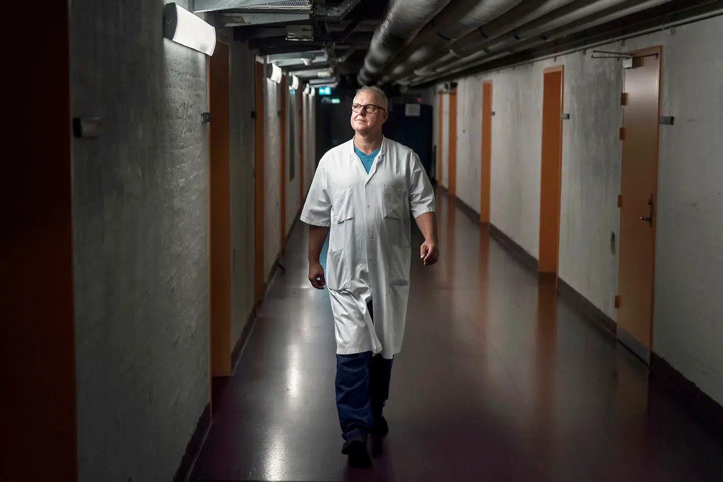 Lars Østergaard: »Jeg var det absolut eneste menneske på hele pladsen. På Aarhus' travleste plads! Kun én anden mand kom gående forbi. Ham fik jeg til at tage et billede af mig, da jeg stod helt alene i løbetøj foran Domkirken.«