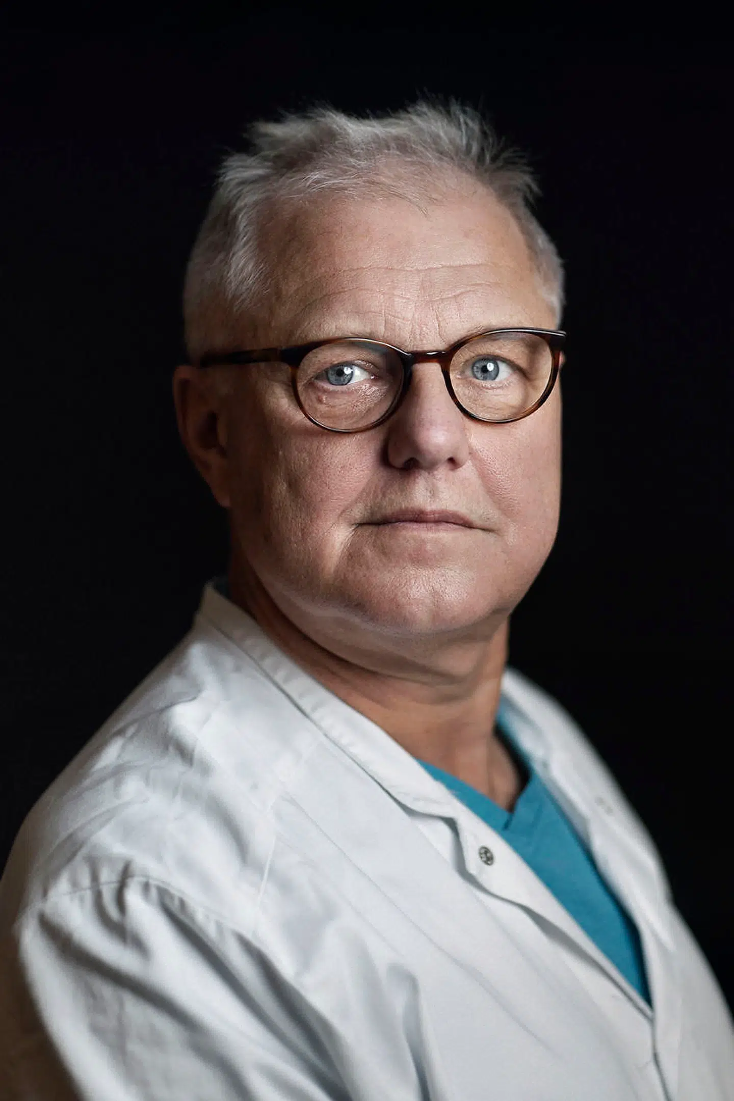Lars Østergaard, ledende overlæge ved Aarhus Universitetshospital og klinisk professor i infektionsmedicin ved Klinisk Institut, Aarhus Universitet.