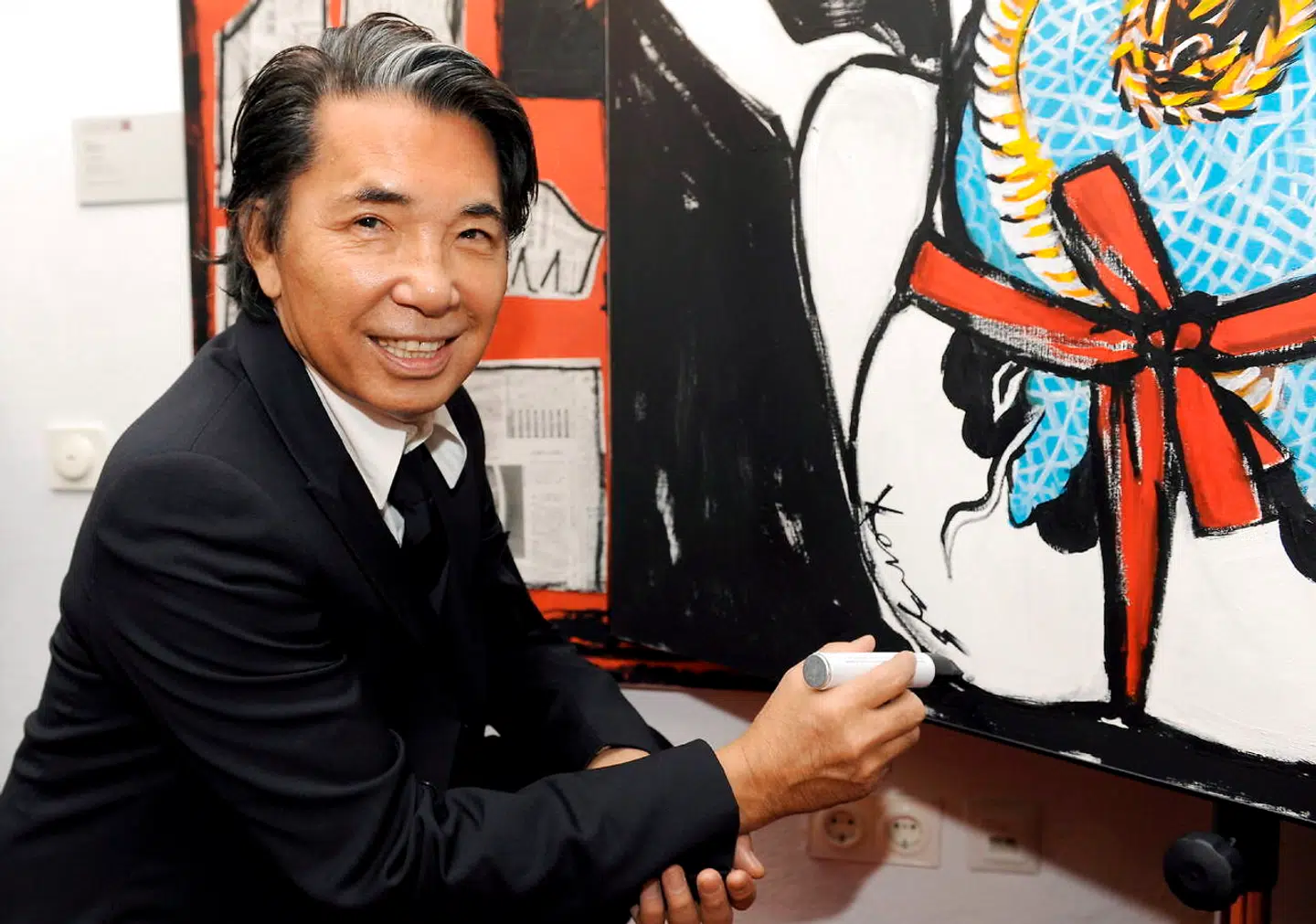 Arkivfoto. Modeskaber Kenzo Takada er død med coronavirus.