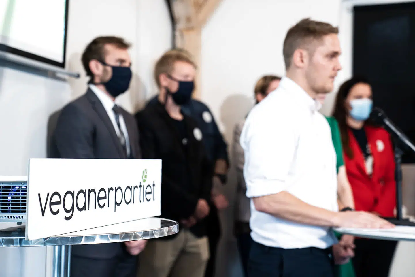 Partileder Henrik Vindfeldt under Veganerpartiets pressemøde i Kødbyen.