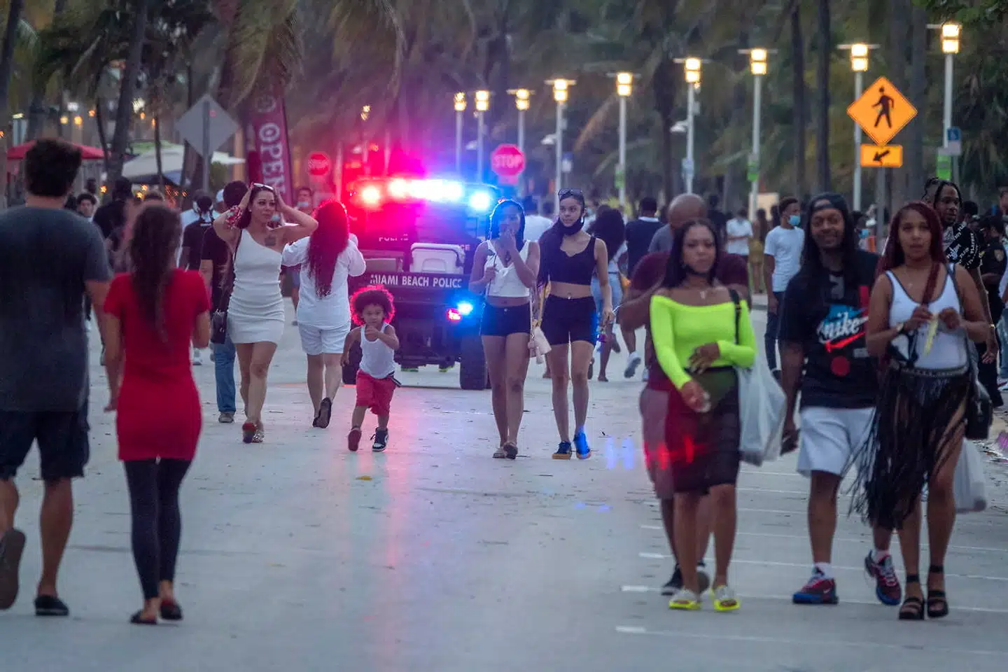 Tiltagene mod smittespredningen ramte Floridas turistområder hårdt både i foråret og sommeren. Det ikoniske South Beach har ligget dødt. Nu er hele Florida genåbnet, men risikerer endnu en smittebølge.