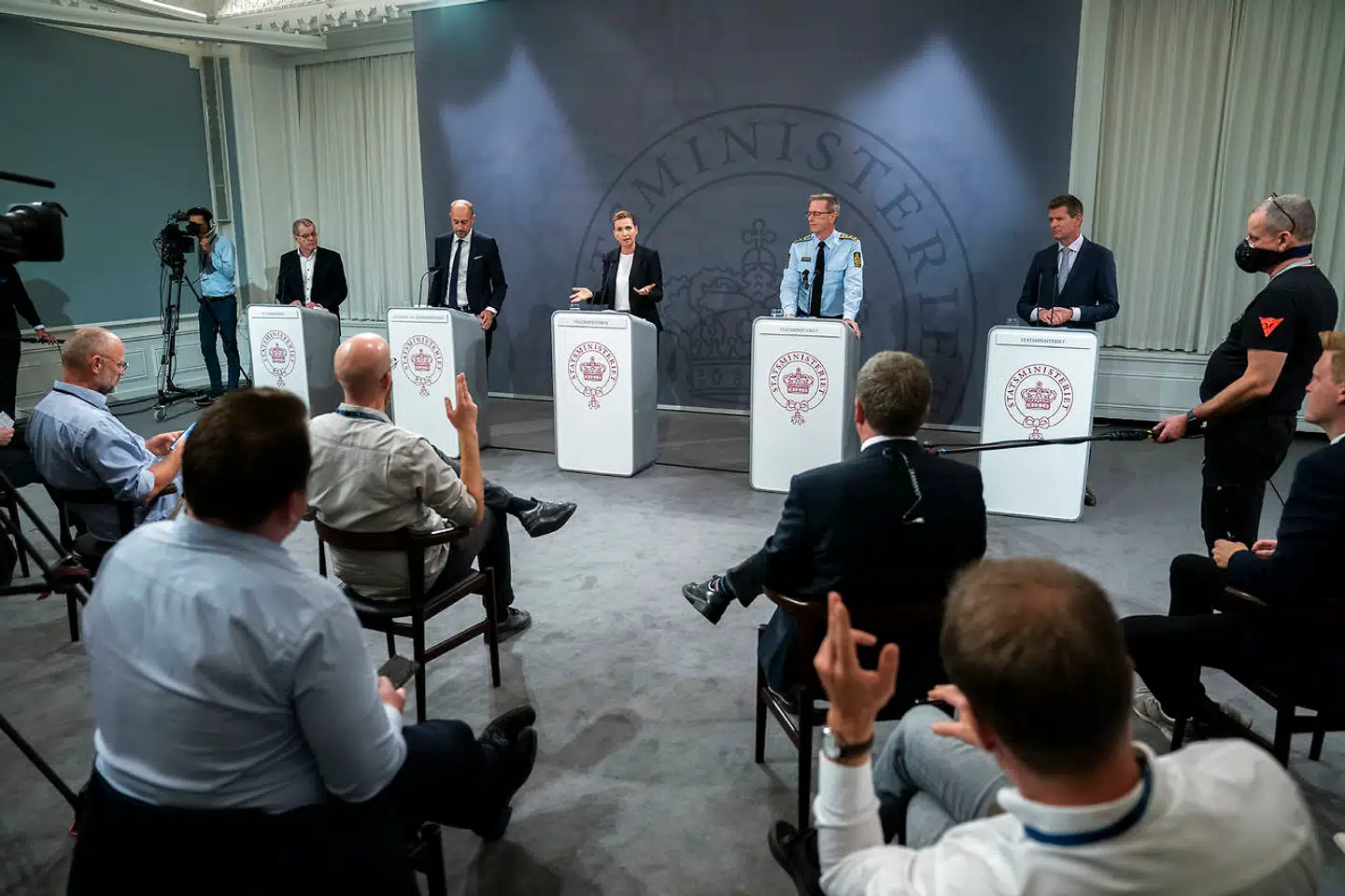 Pressemøde i Spejlsalen i Statsministeriet, september 2020. Både Venstre, de Konservative, Liberal Alliance og de Radikale har efterlyst en strategi, der kan sikre borgere og virksomheder mere forudsigelighed og gennemsigtighed i regeringens tiltag mod covid-19.