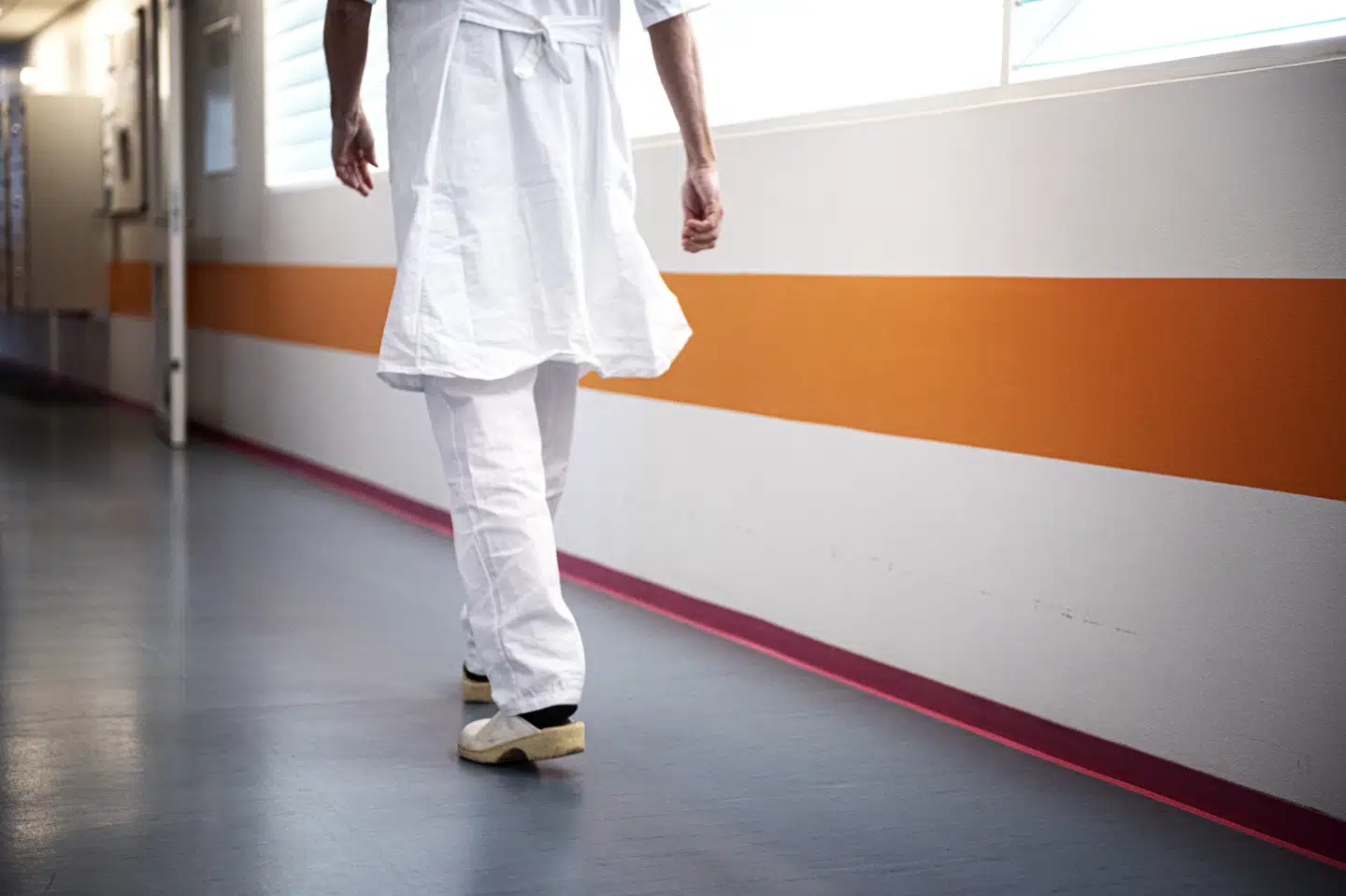 Håndtrykket ligger på rygmarven af mange læger, men coronavirusset har banet vej for nye måde at modtage patienterne på. (Arkivfoto) Ida Guldbæk Arentsen/Ritzau Scanpix