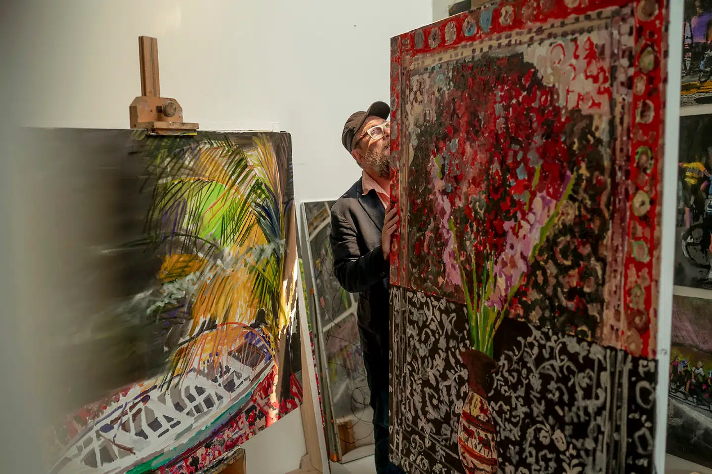 »Jeg tænkte på den kultur og den tradition, vi har. Og så begyndte jeg simpelthen at planke andre kunstnere. Alle mulige,« siger Erik A. Frandsen, der arbejdede bidder fra Matisse, Cézanne og Caravaggio ind i sine »Karantænebilleder«.