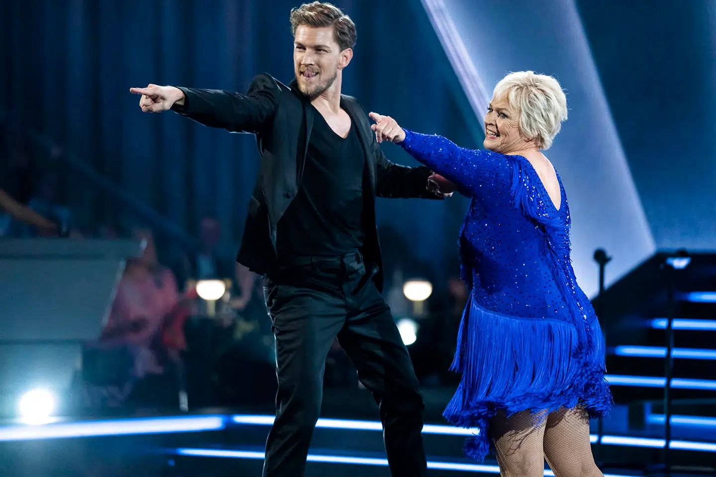 Hilda Heick med dansepartneren Michael Olesen, der svingede dansktopstjernen i en cha-cha-cha til »What A Man Gotta Do« .