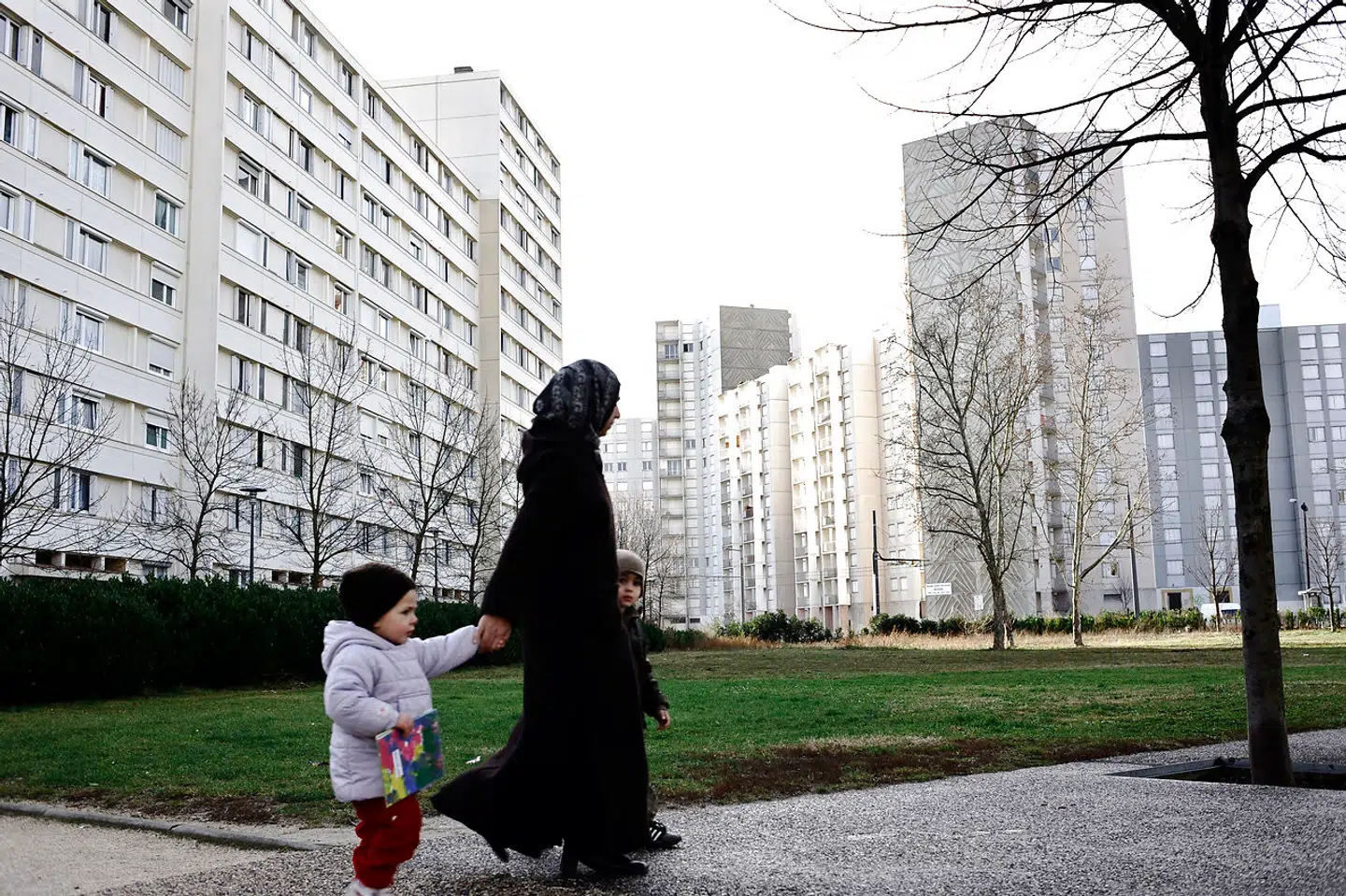 Paralellelsamfundene har især slået rod i de store franske byers forstadsghettoer.