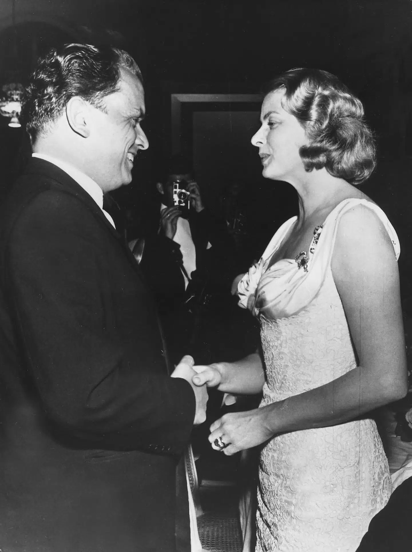 Alfred Bauer var direktør for Berlinalen i et kvart århundrede. Her er han fotograferet sammen med den svenske superstjerne Ingrid Bergman ved filmfestivalen i Cannes i 1956.