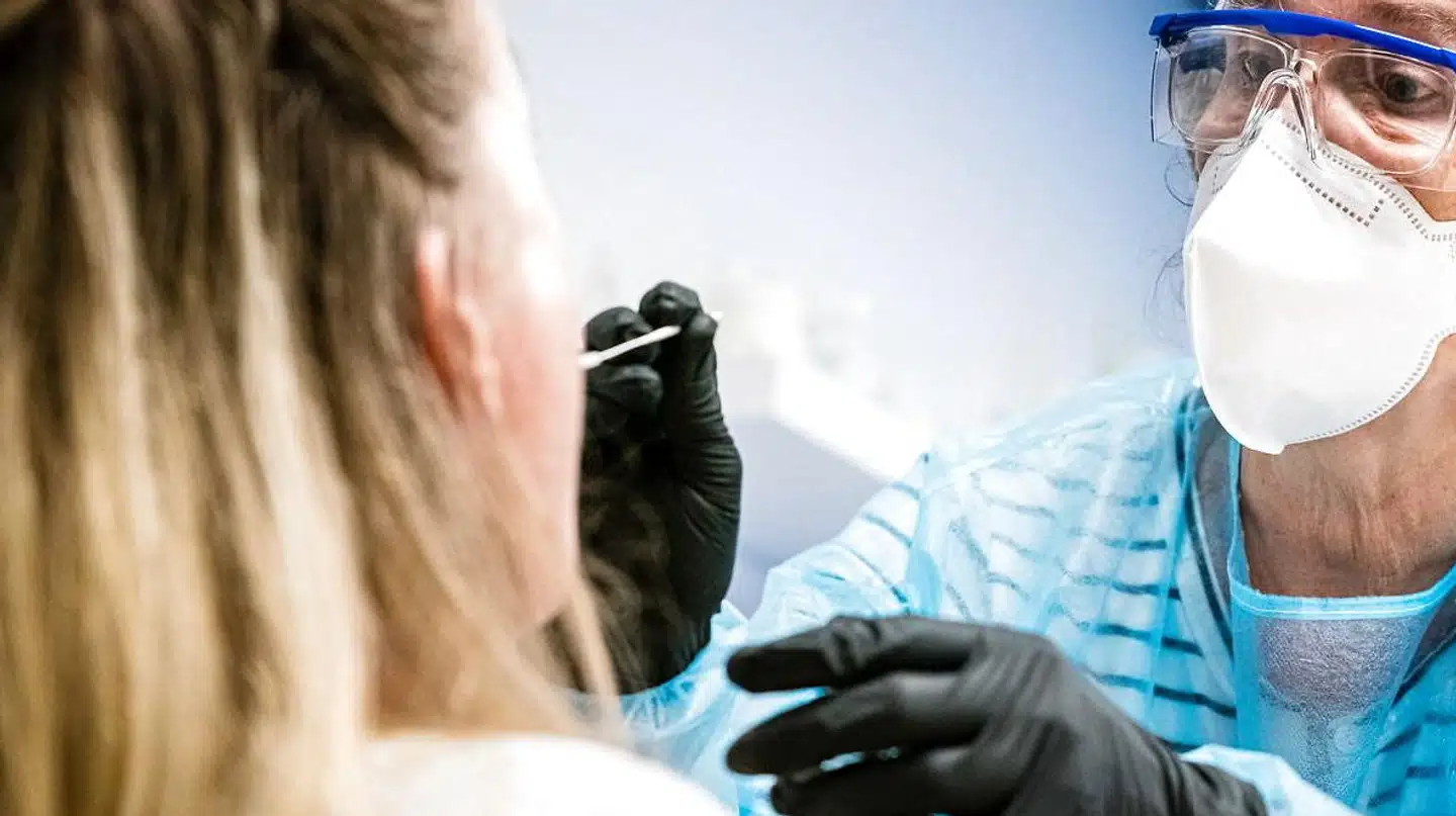 Status torsdag er, at i alt 28.396 danskere er blevet testet positive for covid-19.