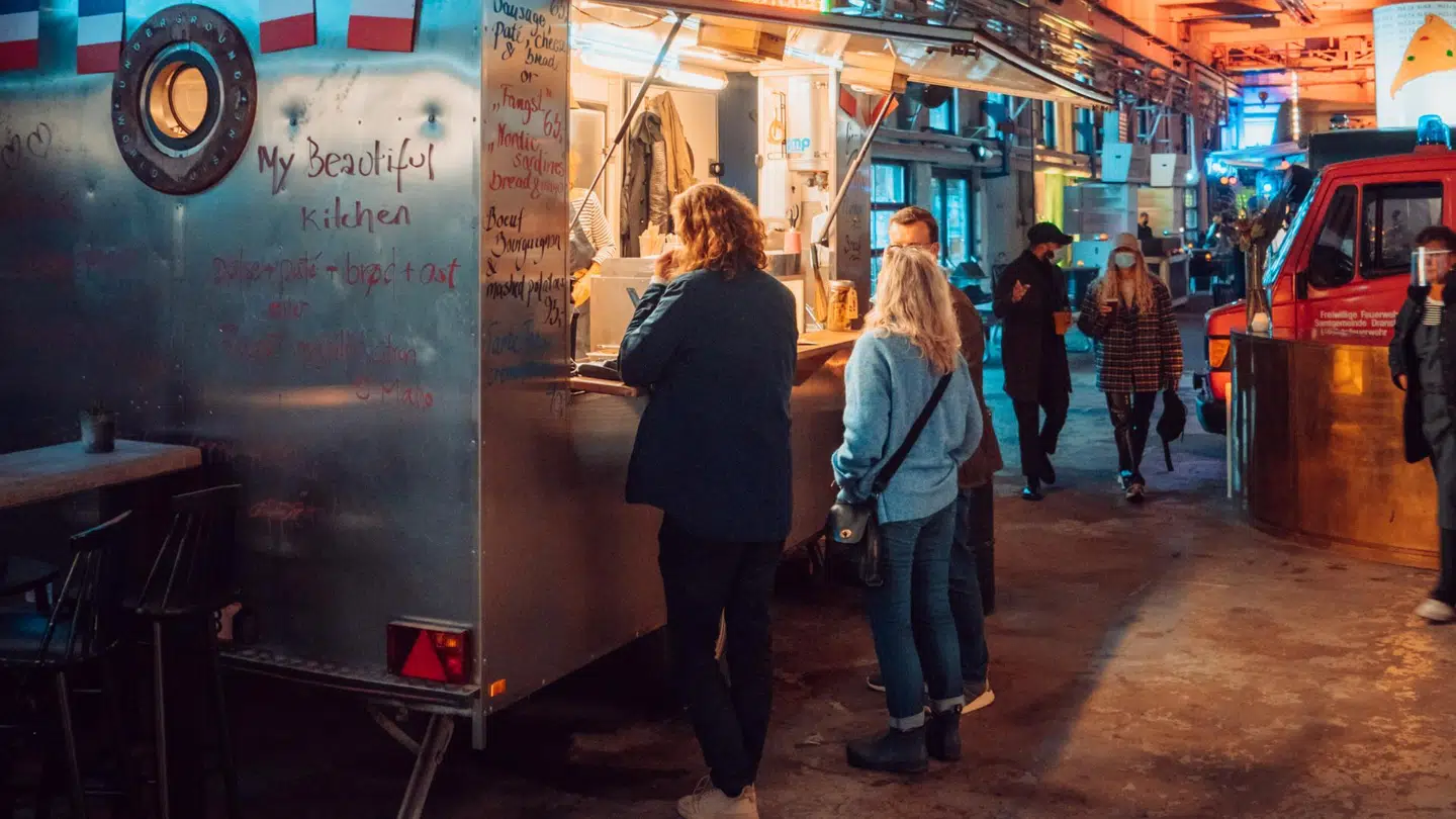 Reffen har udvidet madmarkedet med en indendørs spisehal.