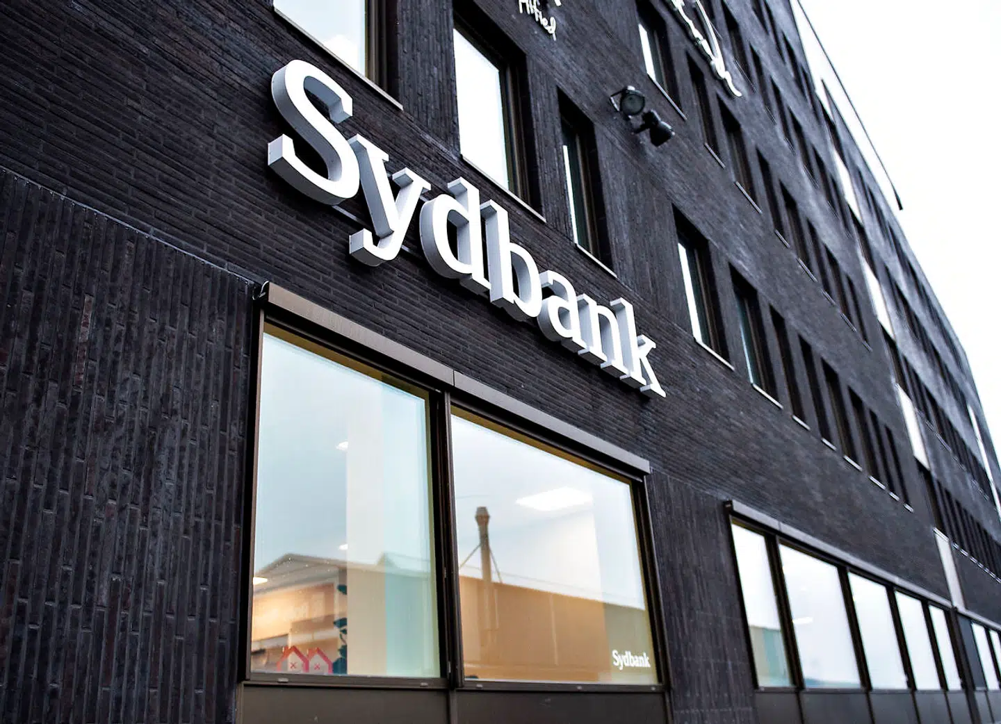 Sydbank køber Alm. Brand Bank for 1,8 milliarder kroner.