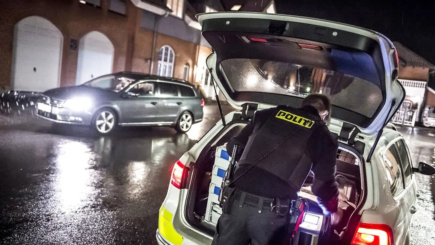 Sidste år blev 9.097 bilister sigtet for narkokørsel. Billedet er fra en julerazzia i Kalundborg foretaget af Midt- og Vestsjællands Politi.