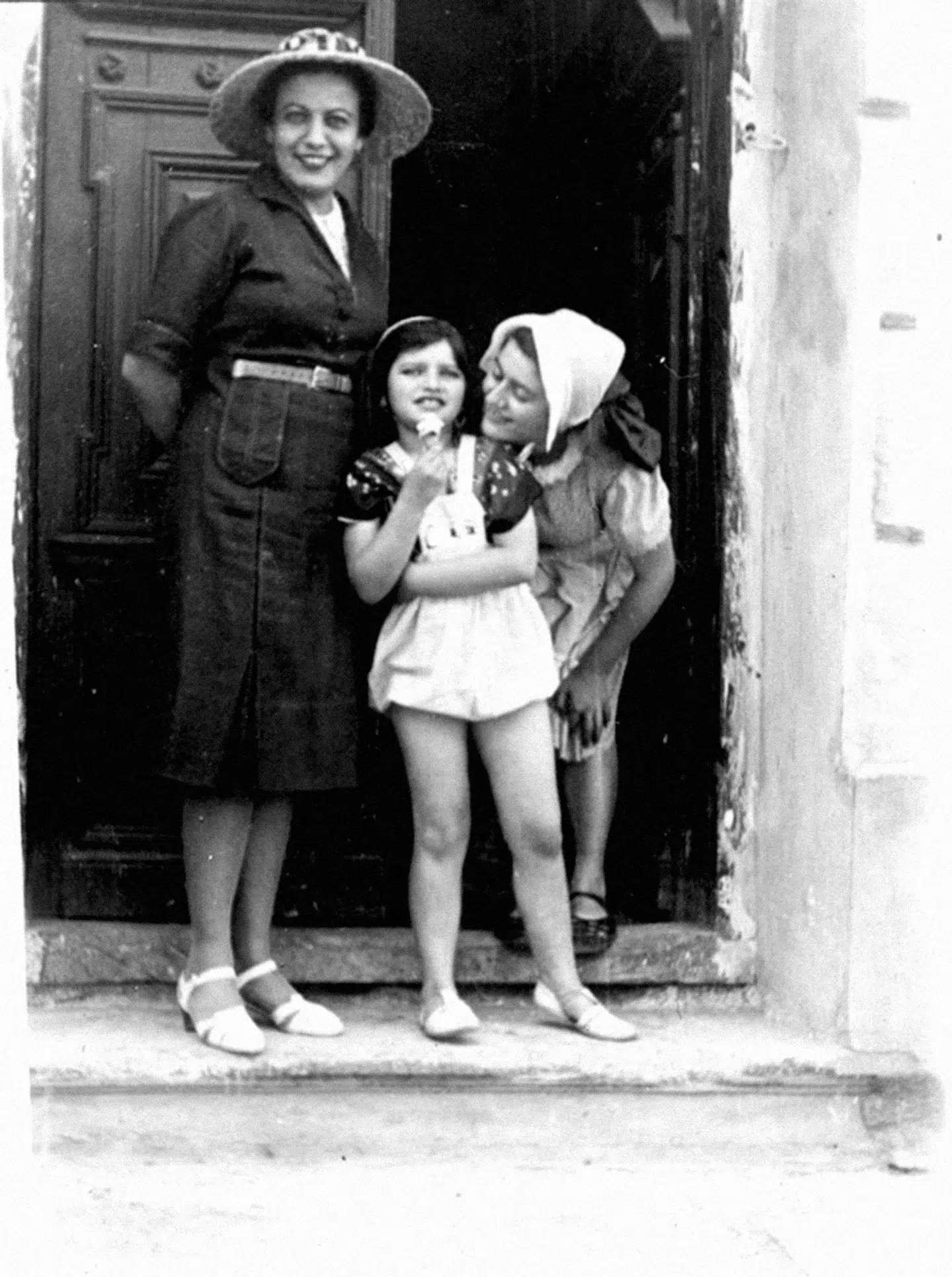 Reinas mor Roza, Elizabeth og Renia i Przemysl, 1935.