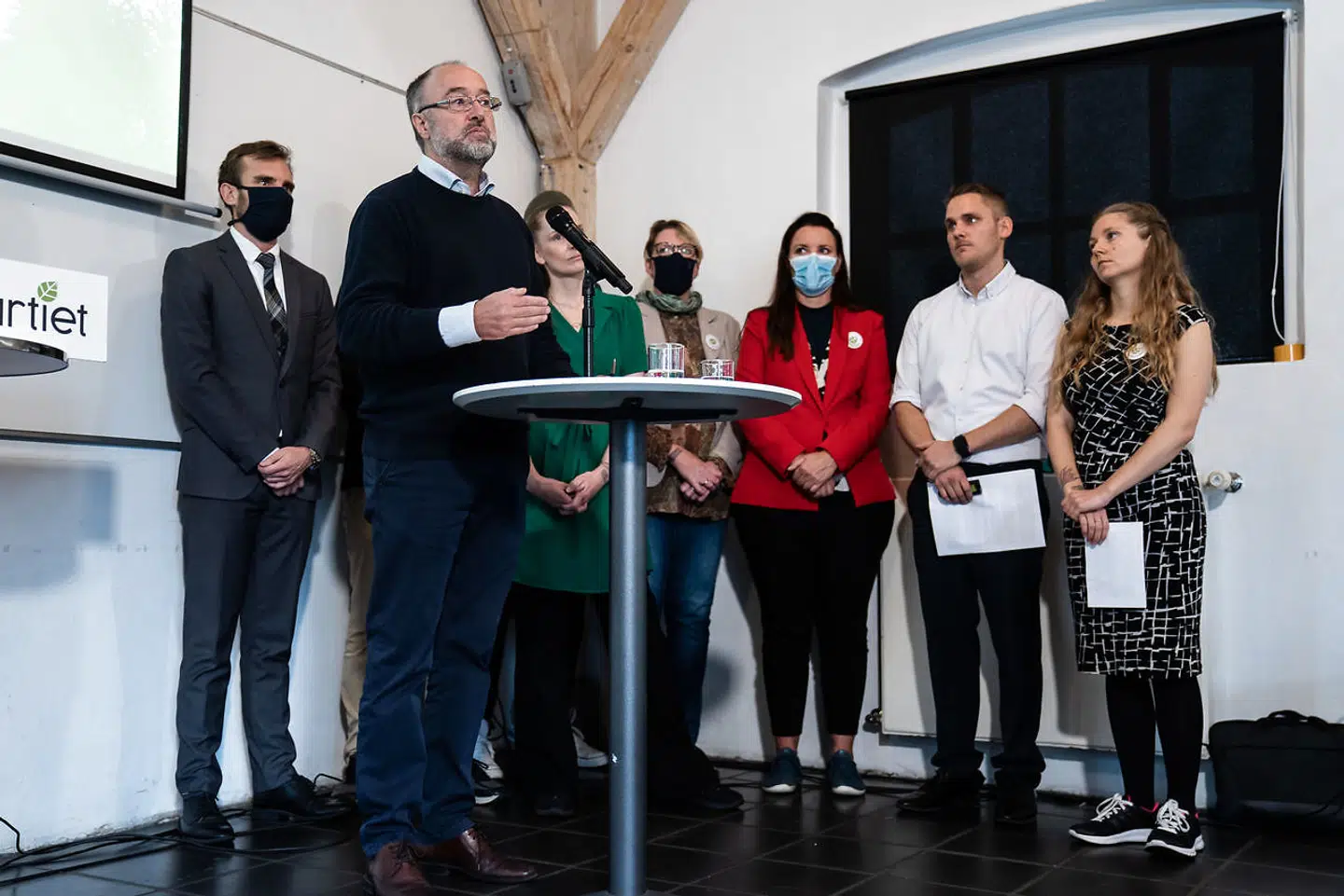 »Veganerne virkede ikke ligefrem humørfyldte, da de havde deres første pressemøde, som af alle steder blev holdt i Kødbyen.«