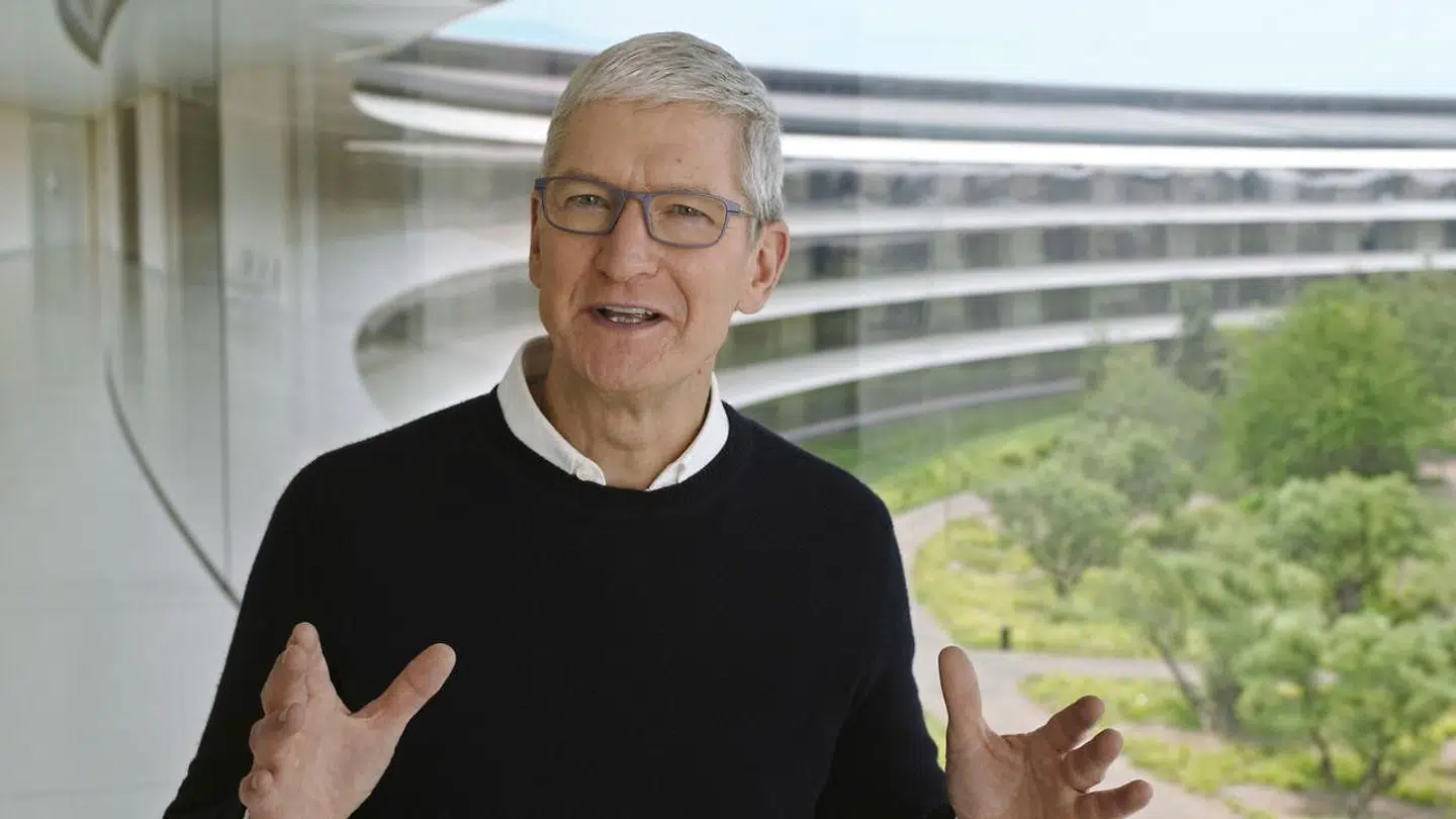 For et par uger siden præsenterede Apple-topchef Tim Cook fra det nye milliarddyre hovedkontor i Cupertino Apples nyeste produkter. Nu får han en bonus for sit ni år lange arbejde for IT-giganten.