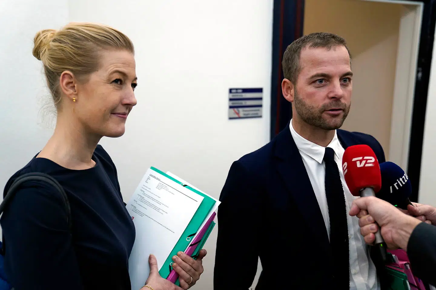 »Det er fantastisk socialdemokratisk spin om, at de skulle være de ansvarlige, efter at de har tømt kassen,« siger de Radikales politiske ordfører og finansordfører Sofie Carsten Nielsen om Mette Frederiksen og regeringens politiske prioriteringer med coronakrisen som bagtæppe. Her ses hun sammenmed partiets politiske leder Morten Østergaard i Finansministeriet.