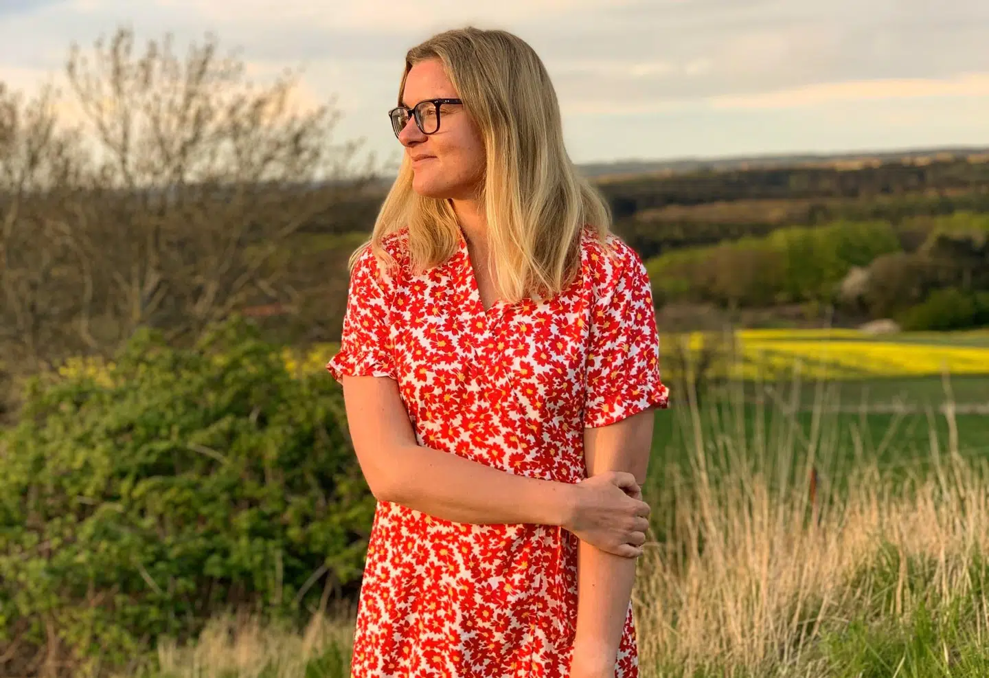 Cathrine Koefoed opsagde samarbejdet med Yaneeda Travel i 2019, men hun har alligevel mistet en halv million kroner på rejsebureauets konkurs. Nu advarer hun andre mod at samarbejde med rejsebureauets direktør.