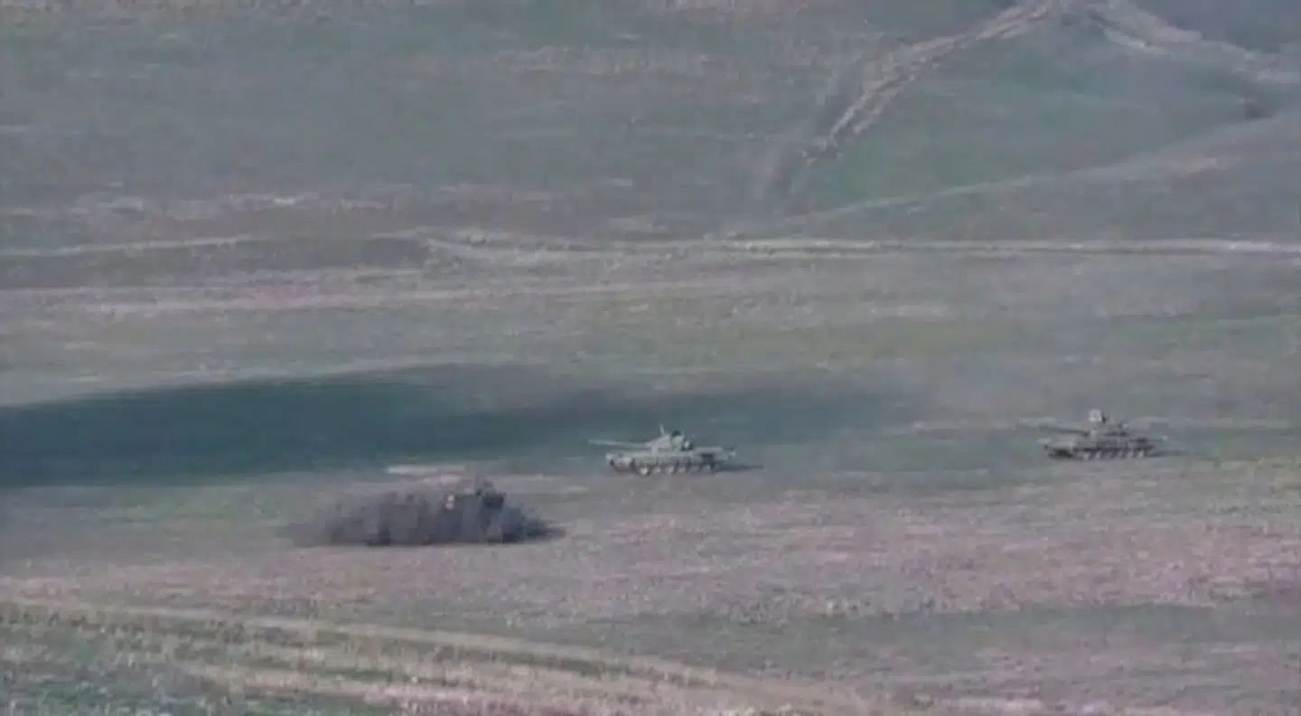 Et stilbillede offentligtgjort af det armenske myndigheder fra kamphandlinger i en omstridte region Nagorno-Karabakh søndag 27. september.