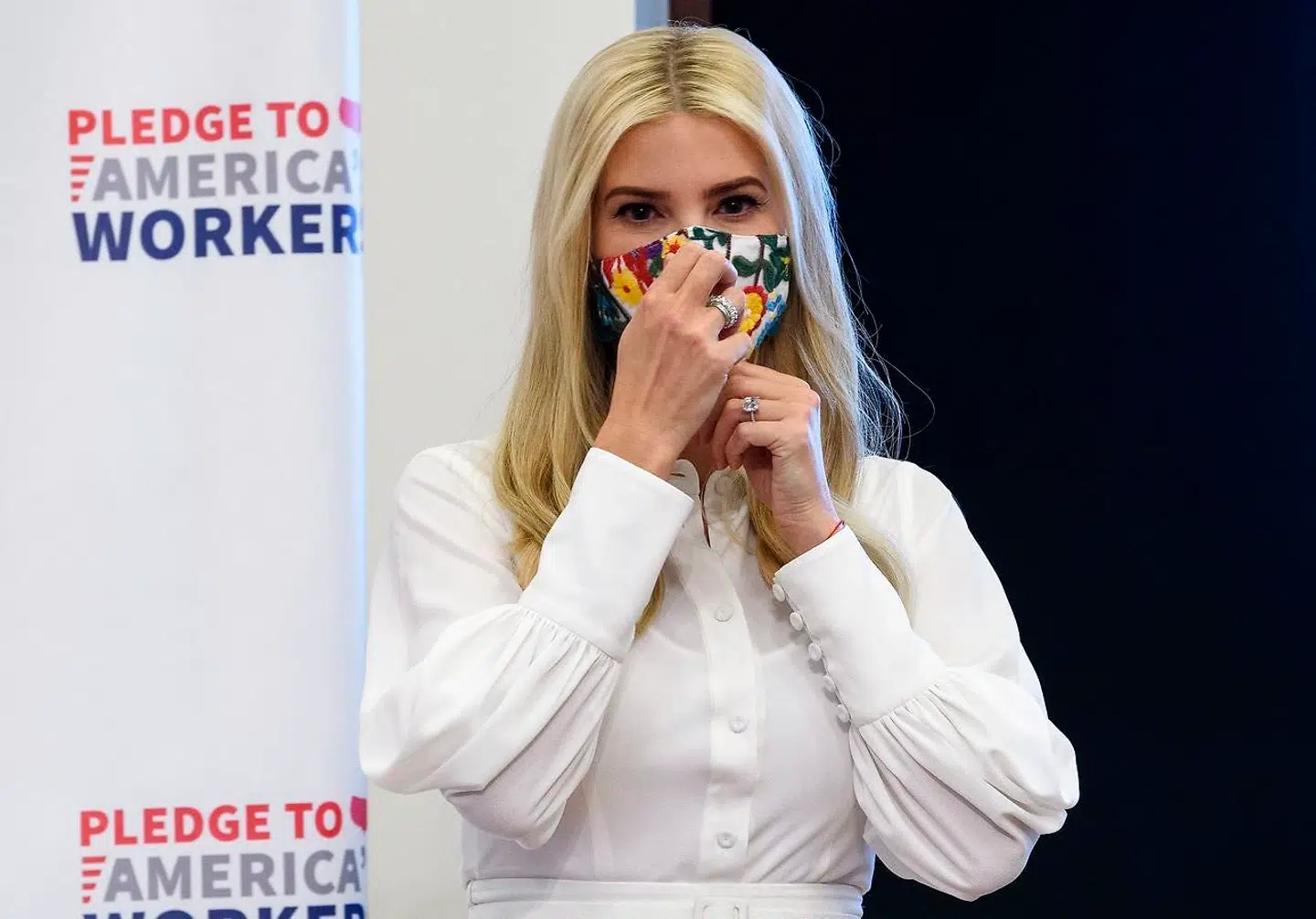 Donald Trumps datter og personlige rådgiver, Ivanka Trump, har modtaget enorme konsulenthonorar for sit arbejde i sin fars organisation - også selvom hun var ansat.