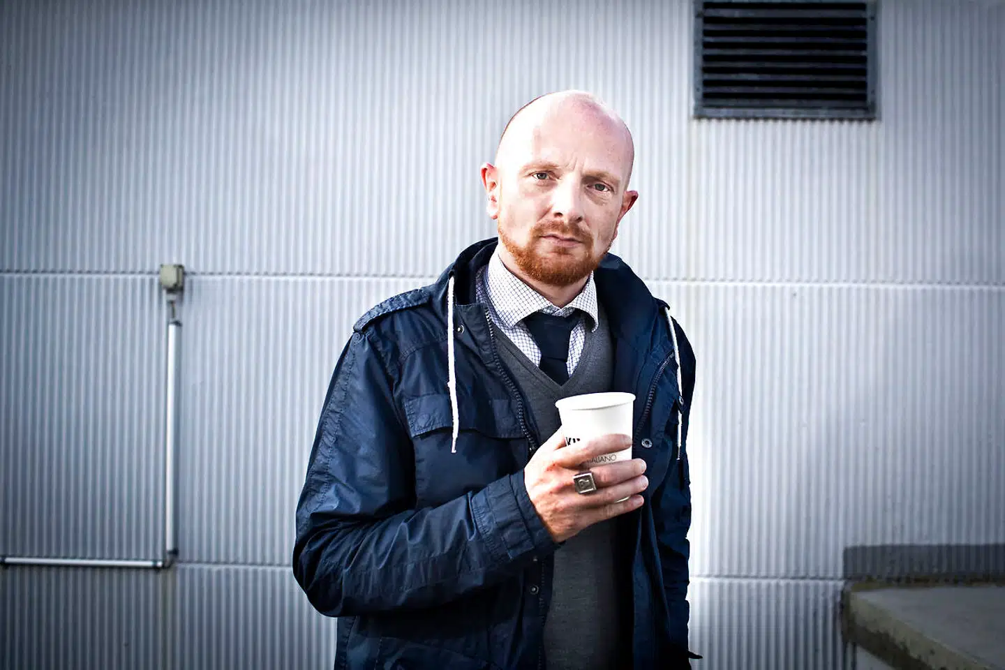 Mads Brügger kan ikke lide Radio Loud. Sådan virkelig ikke.