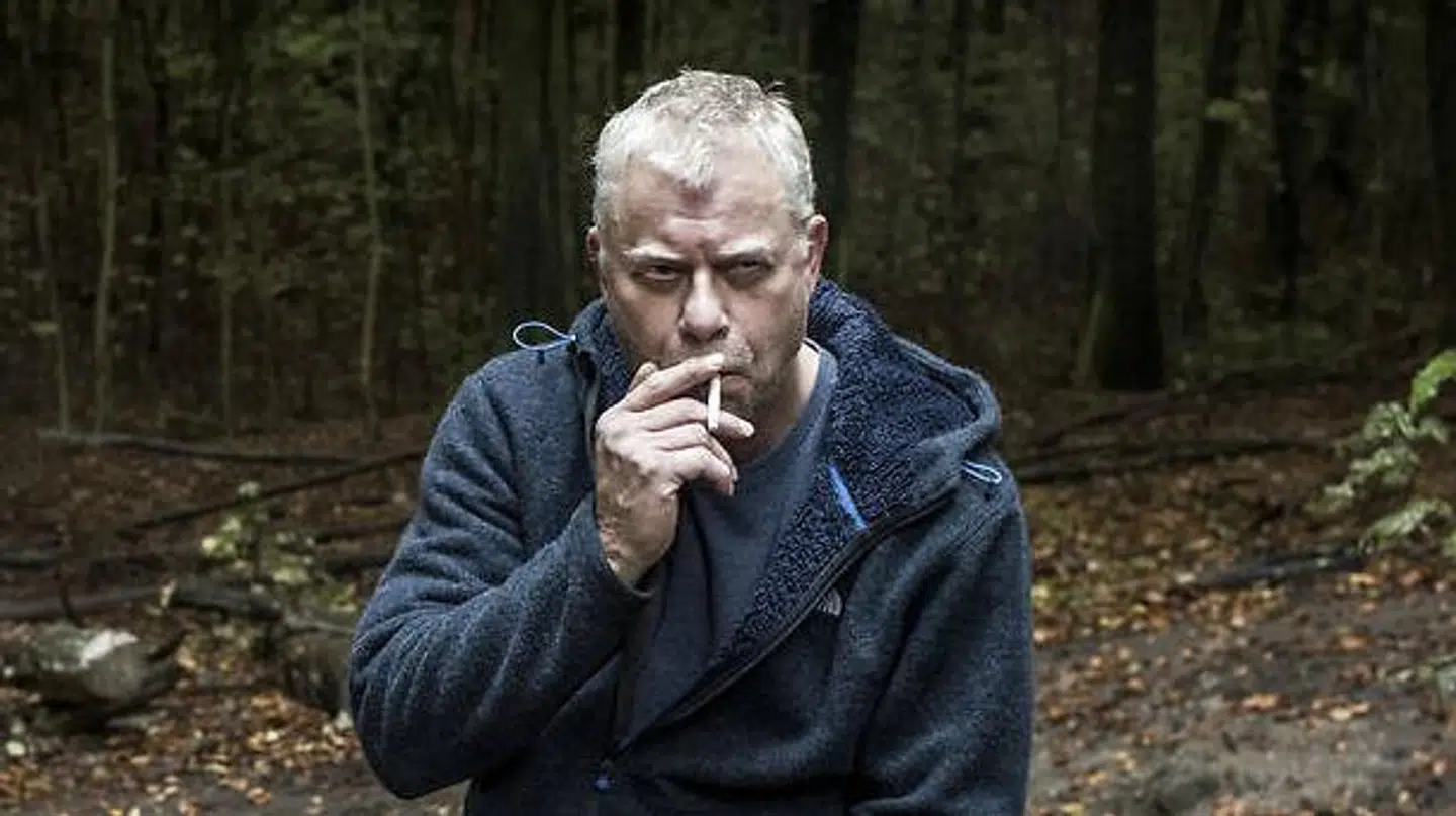 Steffen Jacobsen, skriver råt og kantet, men netop på den måde får han helt nøgternt leveret et budskab om, hvor store traumer ofrene for seksuelle overgreb lever videre med i stilhed.