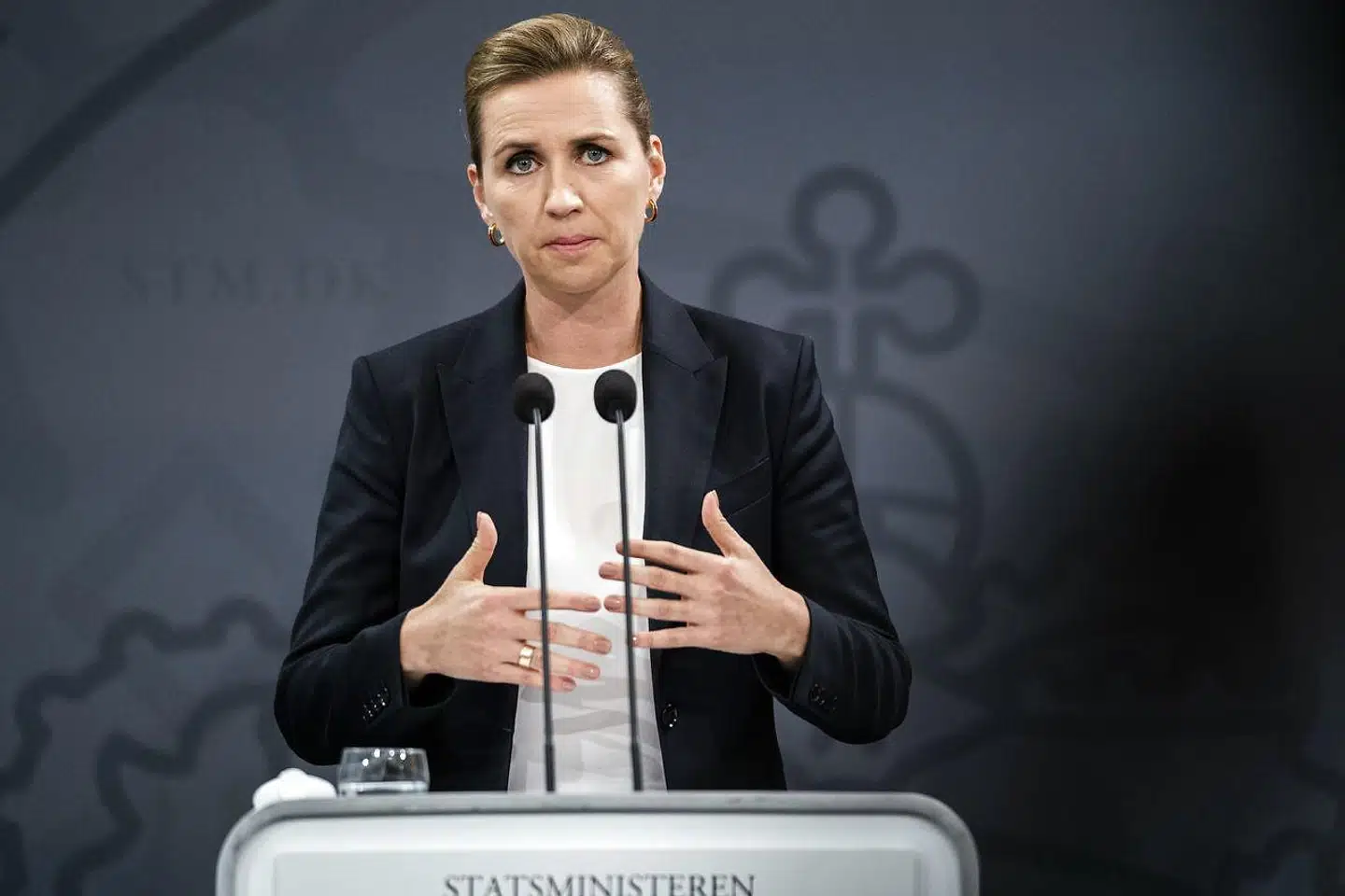 »Havde jeg en tryllestav, ville jeg ønske mig nogle modige politikere, der tænker på det fælles bedste, forholder sig til fakta og lader sig udspørge om deres beslutninger. De svarer på det, de bliver spurgt om, frem for at gentage de indøvede fraser,« skriver Annette Vendelbo.