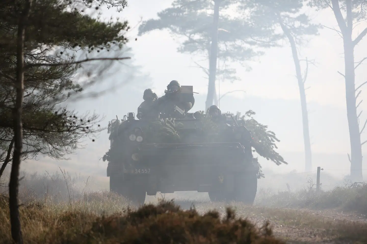 Øvelsen Brave Lion i Sydvestjylland skal træne soldaterne med et simuleret angreb, hvor fjenden har kastet soldater ned med faldskærm og er gået i land i Nordjylland. Foto fra øvelsen i 2019.
