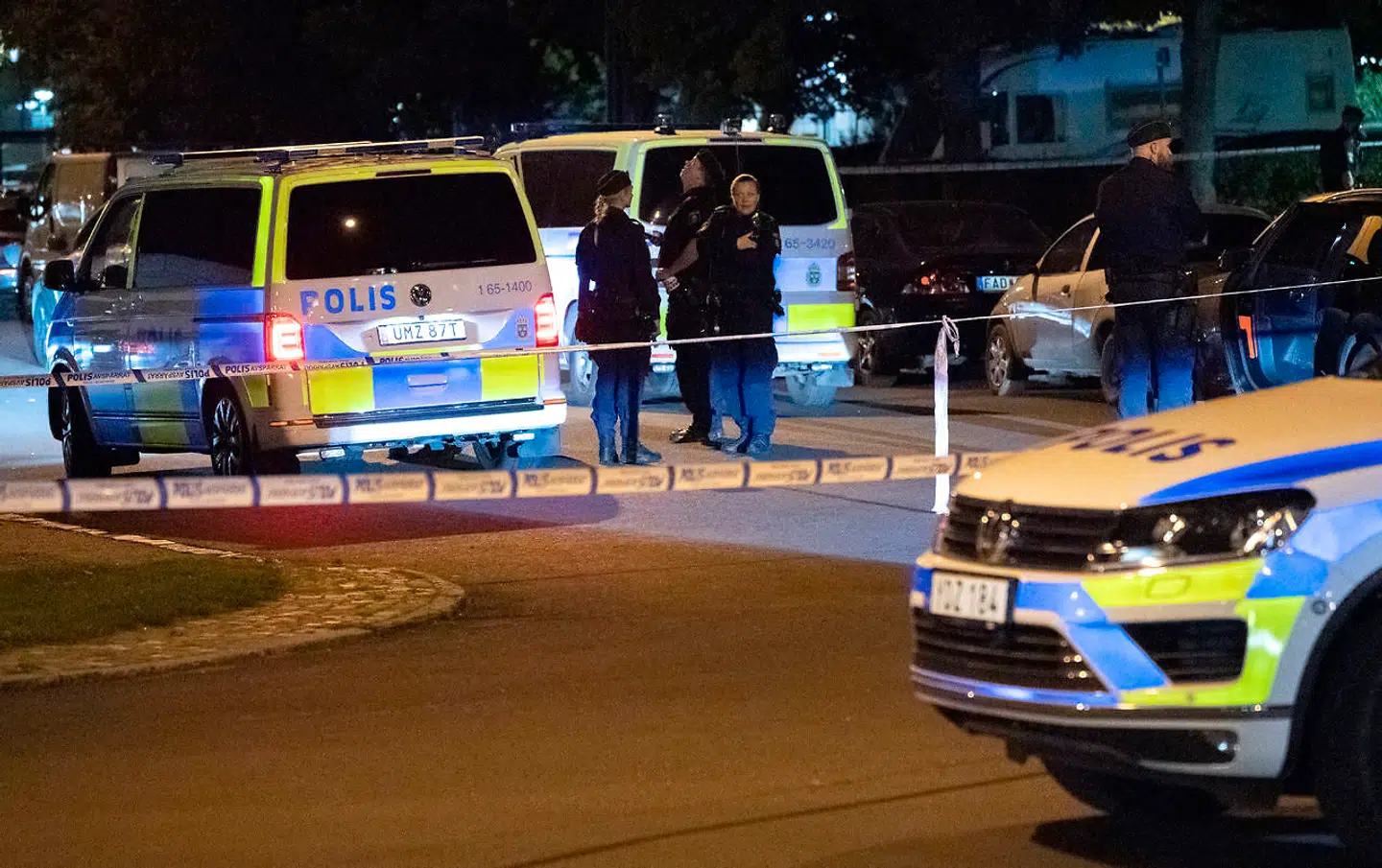 Forstæder i andre dele af Sverige er også ramt af problemer med bandekriminalitet, uroligheder og skudepisoder. I sidste uge blev et område i en forstad i Malmø afspærret efter mistanke om affyring af skud.