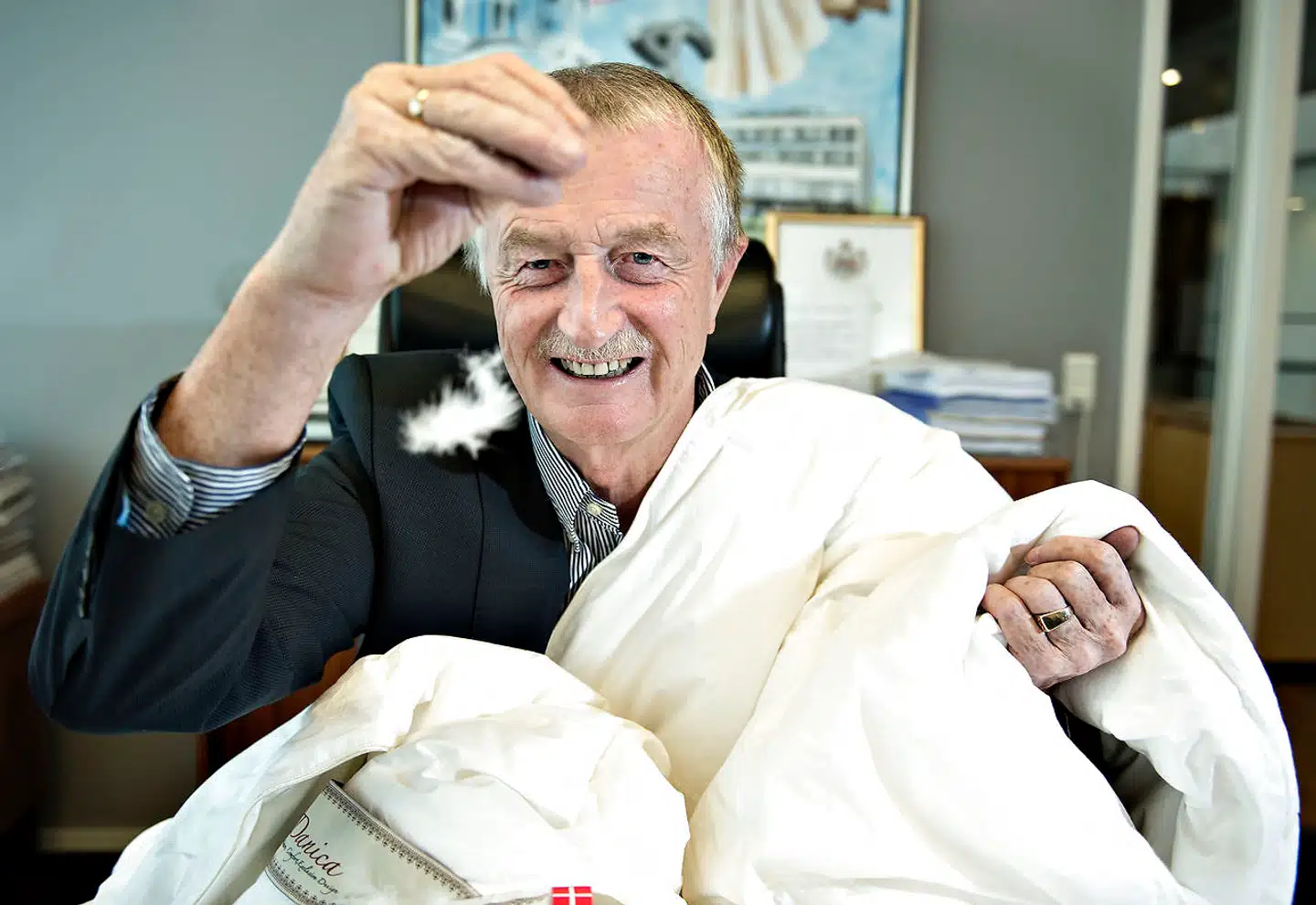 Lars Larsen har stædigt holdt fast i forretningen. Men nu rydder familien op. Det skriver Børsen.