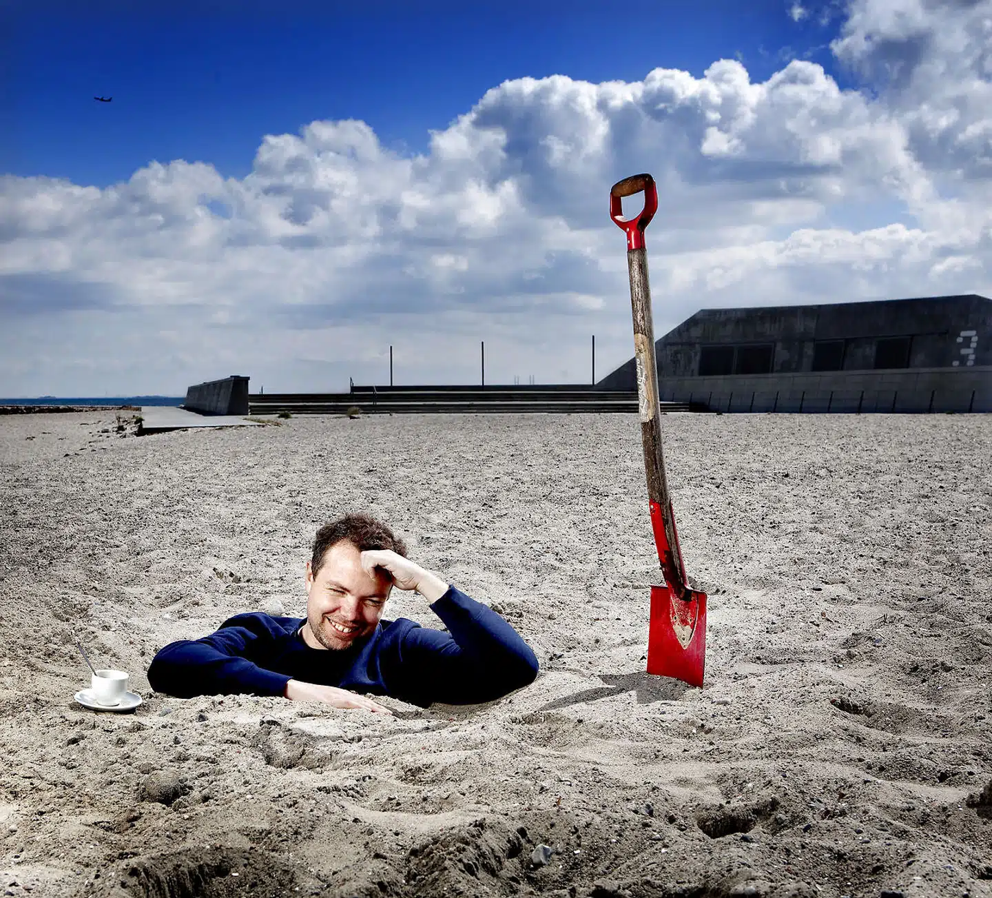 »Jeg havde ikke mulighed for at vende mine skøre tanker med andre mennesker,« fortæller sanger og musiker Rasmus Nøhr om at være alene i Thailand, da coronavirussen begyndte at spille med musklerne i hele verden.