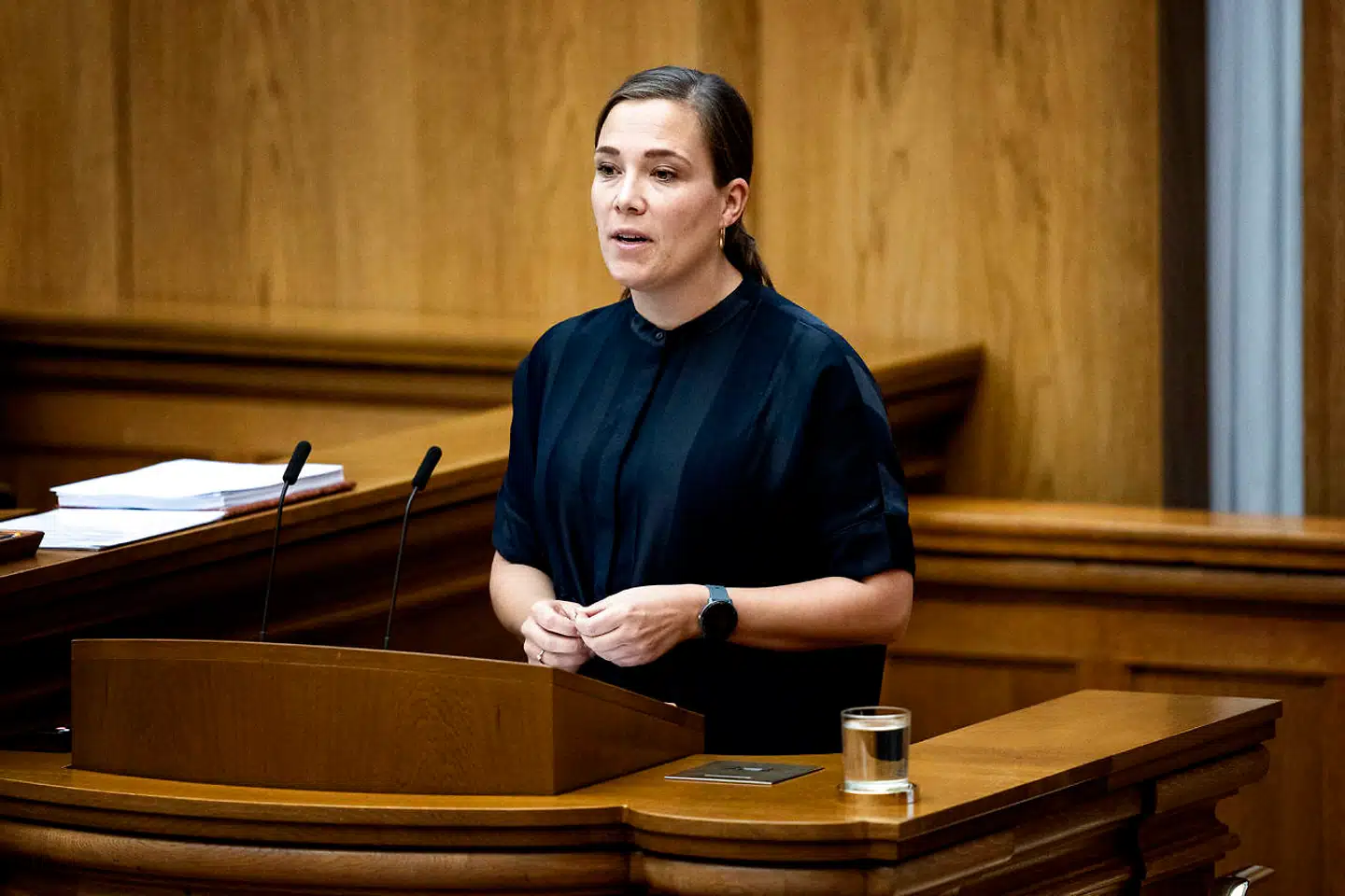 Social- og indenrigsminister Astrid Krag (S) blev i august kaldt i samråd, blandt andet for at svare på, hvorfor der fortsat er så høje fejlprocenter i kommunale afgørelser på handicapområdet.