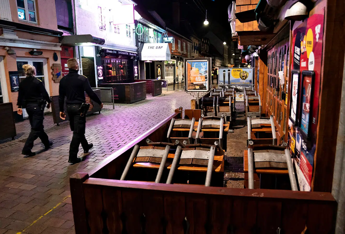 Søndag aften landede en aftale om kompensation til blandt andet barer og restauranter, der er berørt af de nye lukketider.