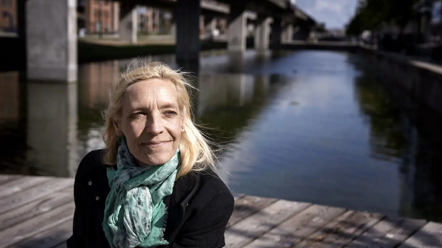 Til de mindre modige er der blot at sige, at siden du alligevel har levet dit liv som privilegieblind og sidder med fødderne solidt plantet i den strukturelle magtforvridnings-suppedas, så er det kun rimeligt, at du bliver hjernevasket.