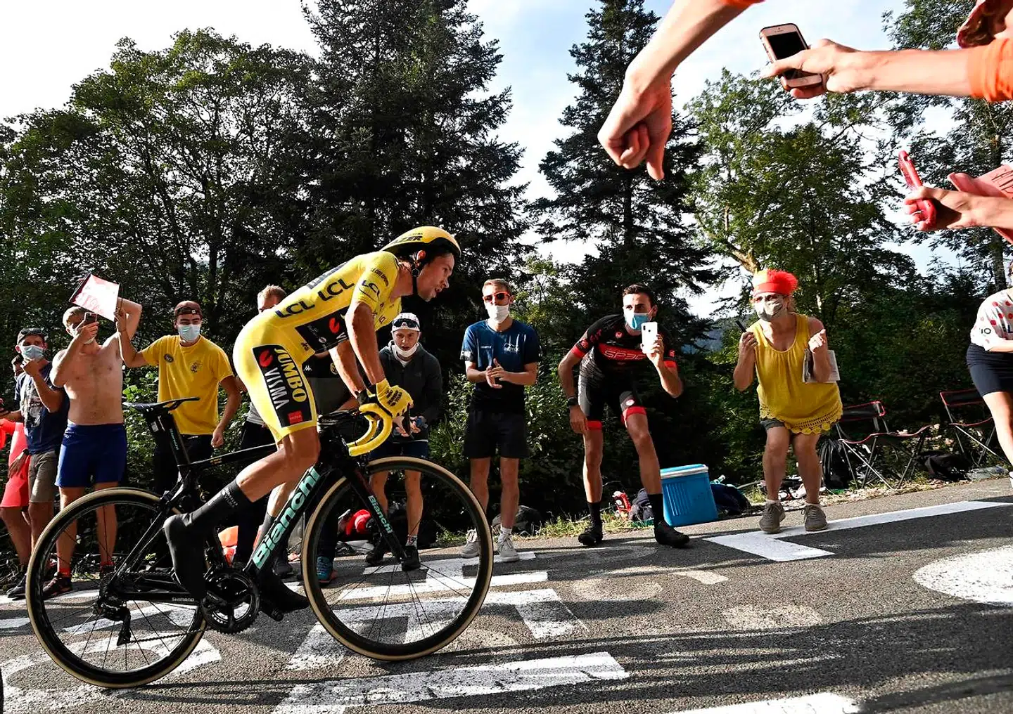 Primoz Roglic, den kølige, velovervejede, symaskinetrædende slovener, krakelerede for øjnene af hele verden.