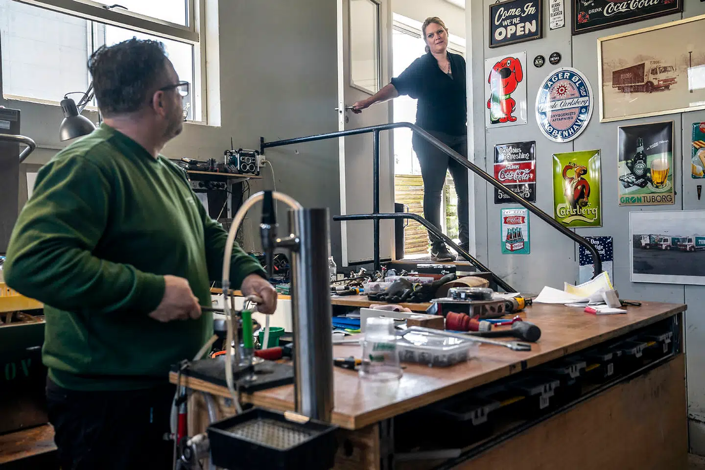 Charlotte Bennekov, medejer og adm. direktør i Fadølsforsyningen Nordsjælland, og hendes mand, medejer Thomas Bennekov, har set deres forretning svinde ind med 75 procent siden nedlukningen i marts i år. Lukningen af restauranter kl. 22 og regeringens anbefaling om at droppe private fester og neddrosle sociale aktiviteter så meget som muligt kan betyde dødstødet til virksomheden. Men virksomheden er ikke med i politikernes planer for kompensation. Arkivfoto: Søren Bidstrup